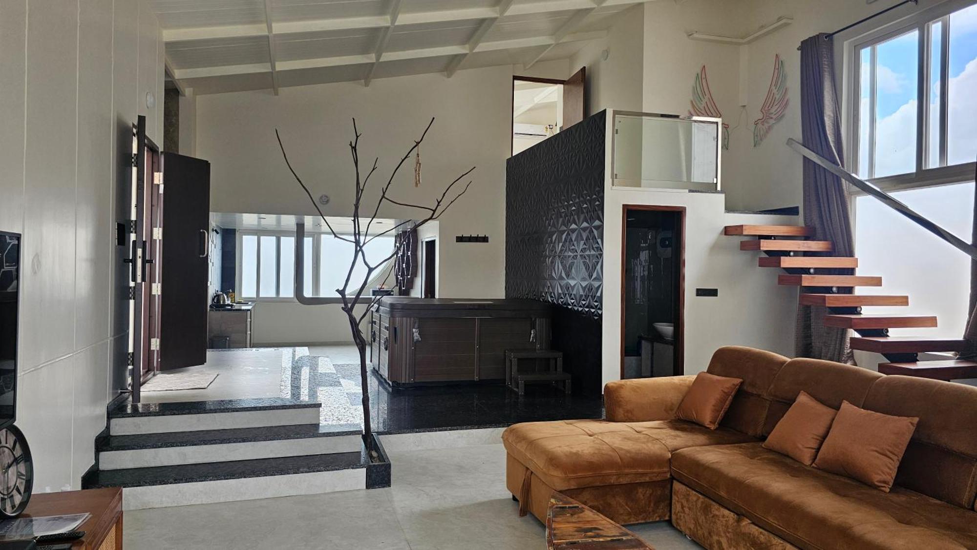Elysia - A Luxury Penthouse Holiday home *