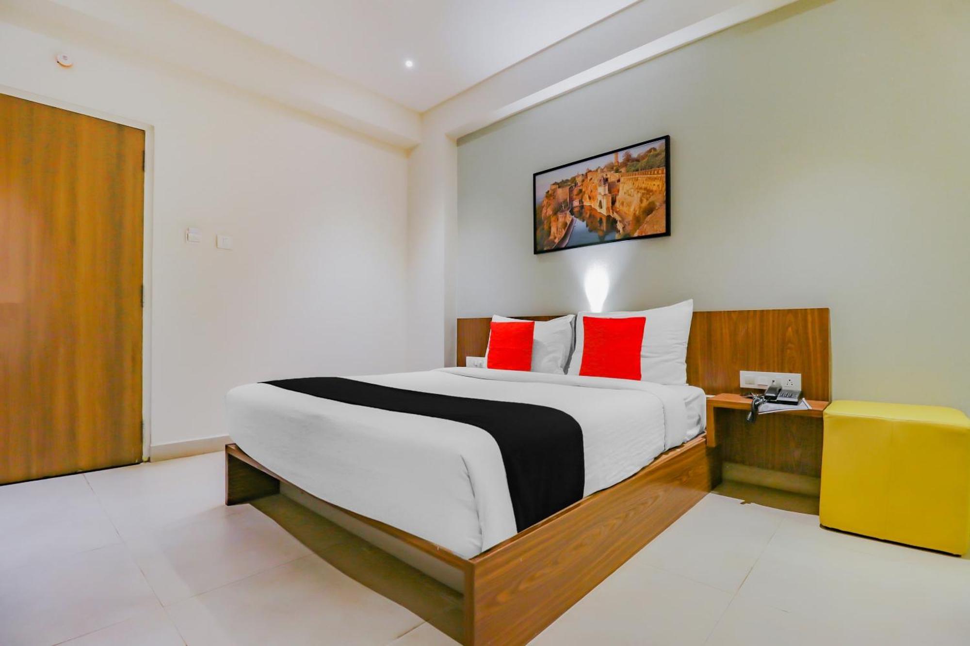 Hotel Capital O Royal Keys Near Brookfield Mall, Aecs Layout