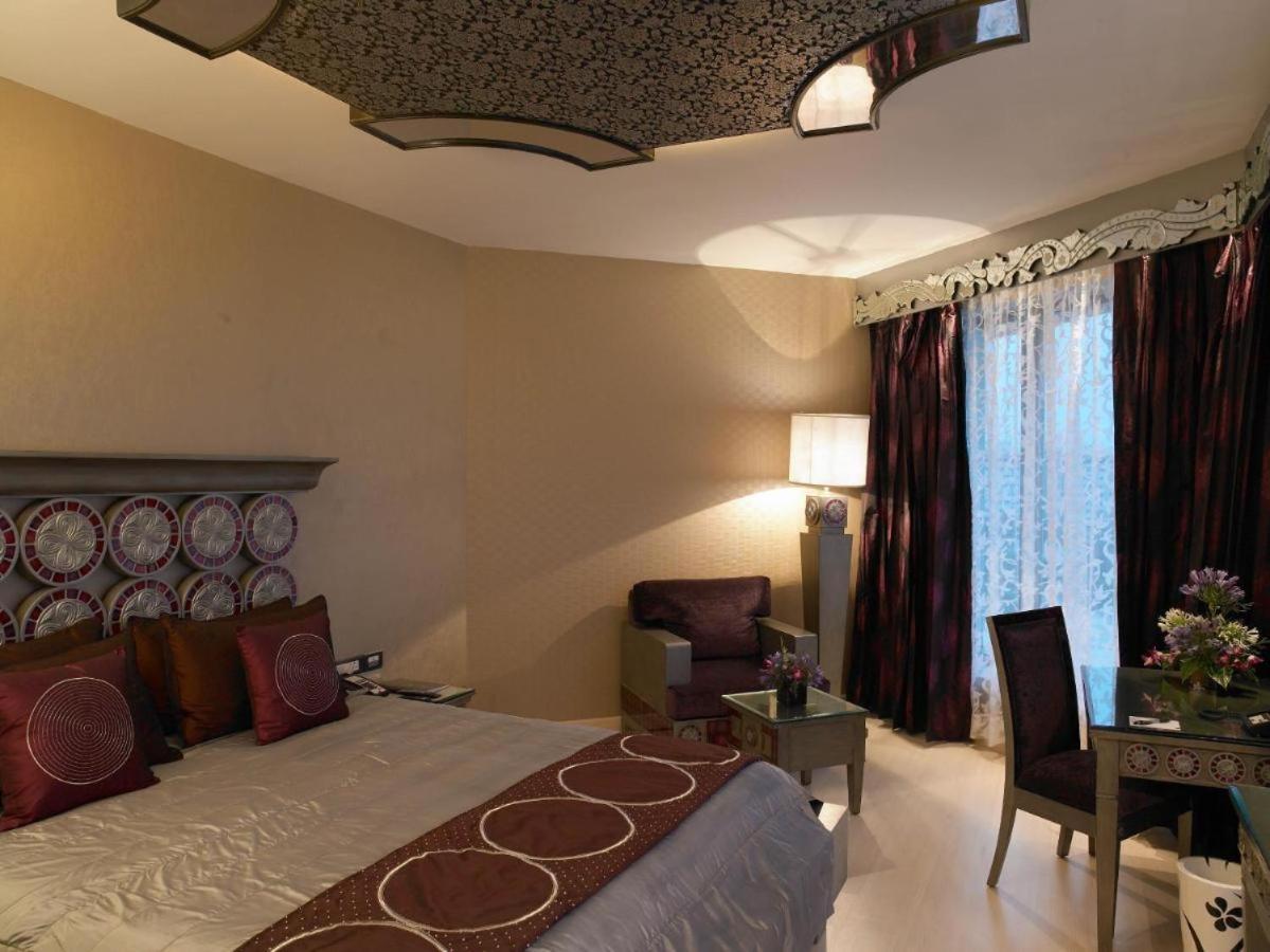 Grand Regus Hotel