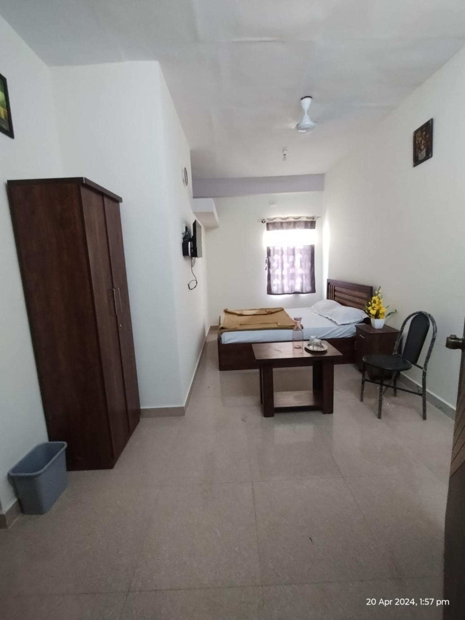 Hotel Gm Comforts -lodge-cl-7