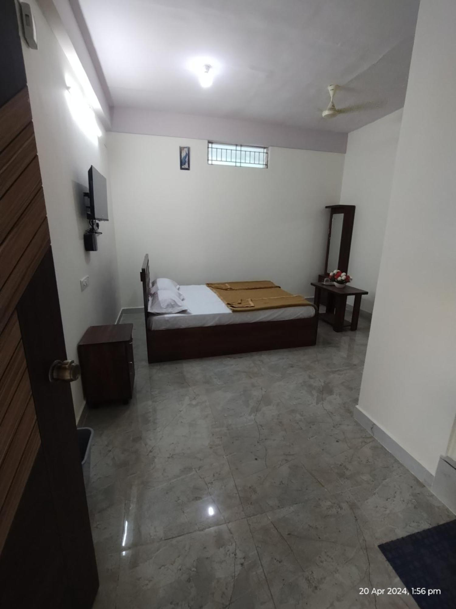 Hotel Gm Comforts -lodge-cl-7 Bangalore