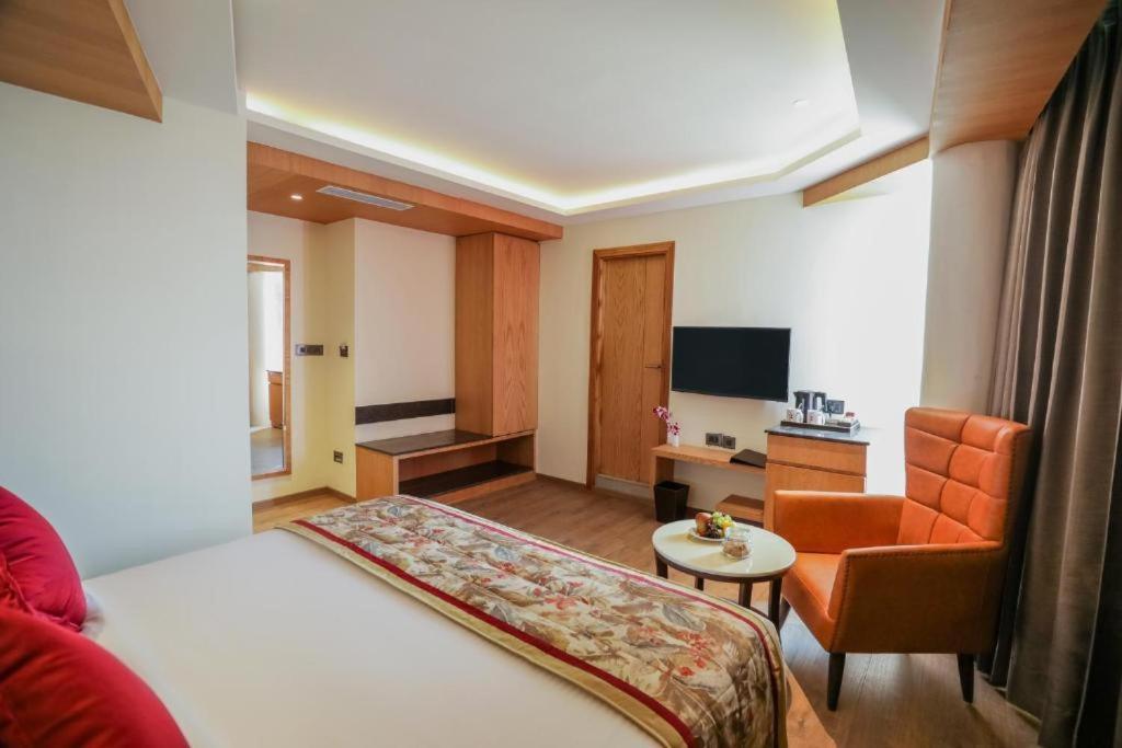 Grand Regus Hotel 4*