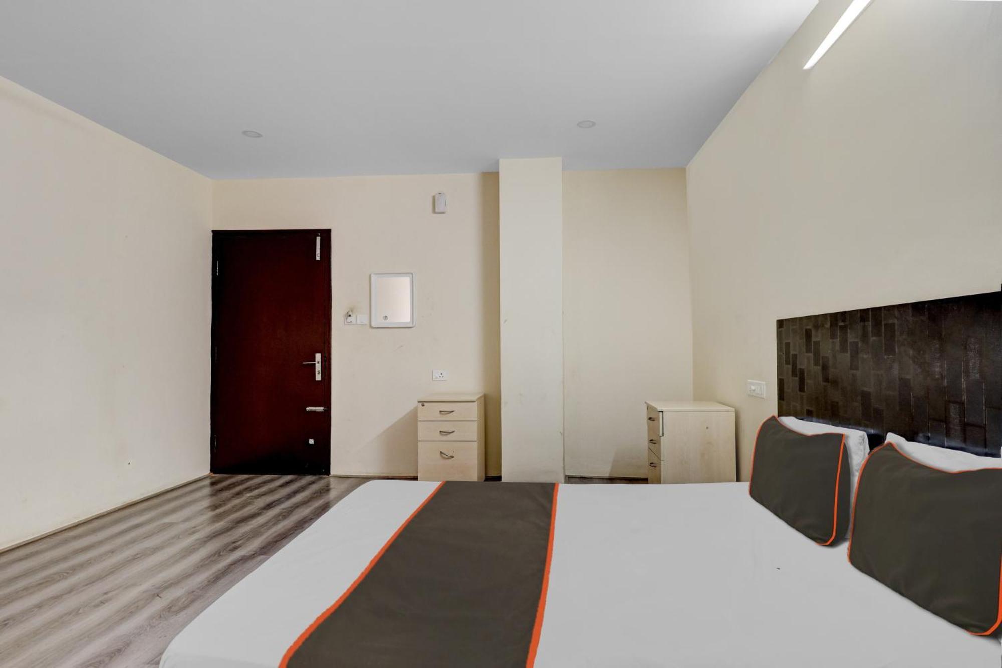 Hotel O Crescent Shine