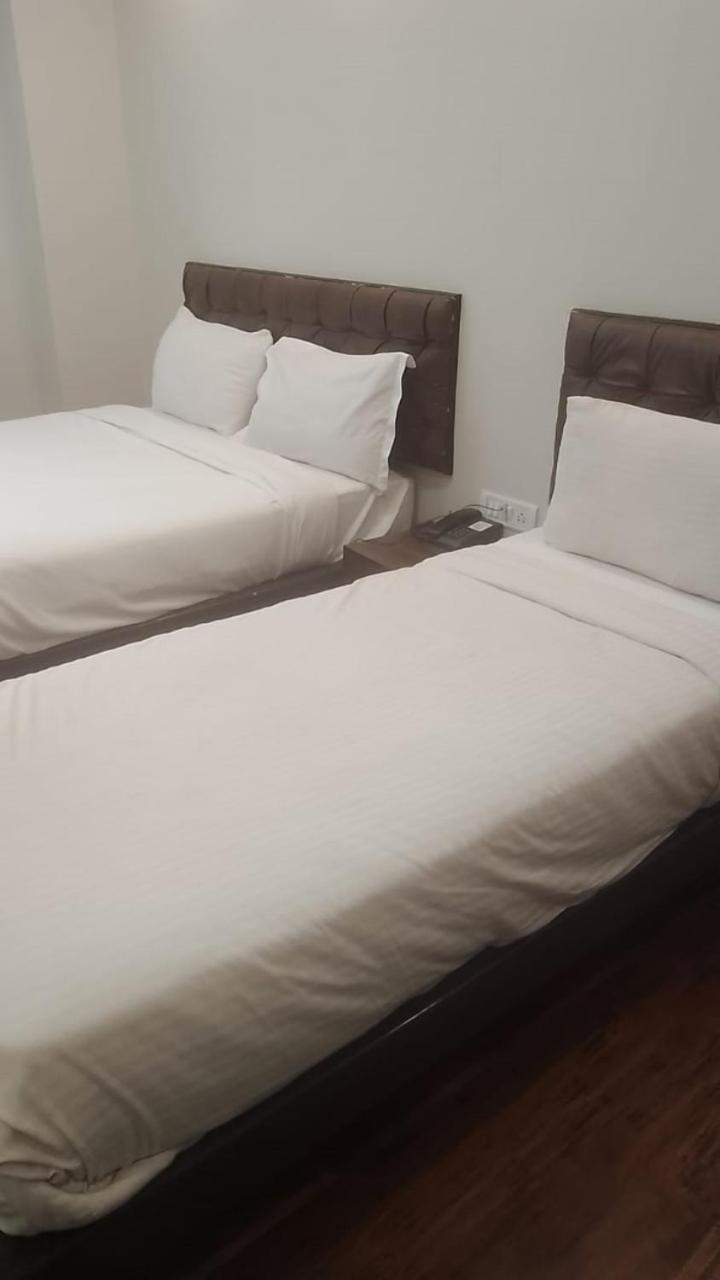 Orange Park Hotel *
