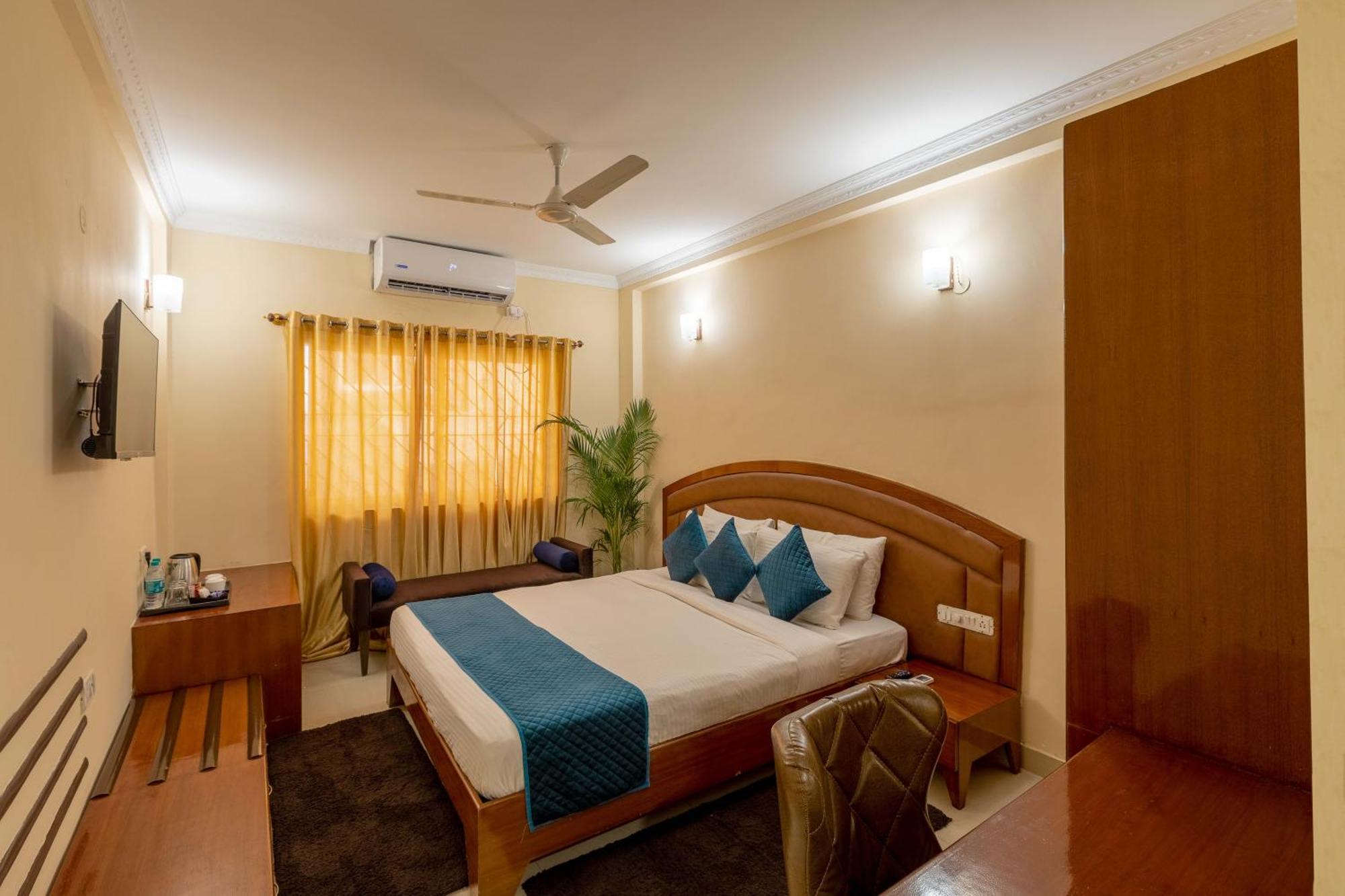 Love hotel Blue Bliss By Pph Living Infantry Road Bangalore