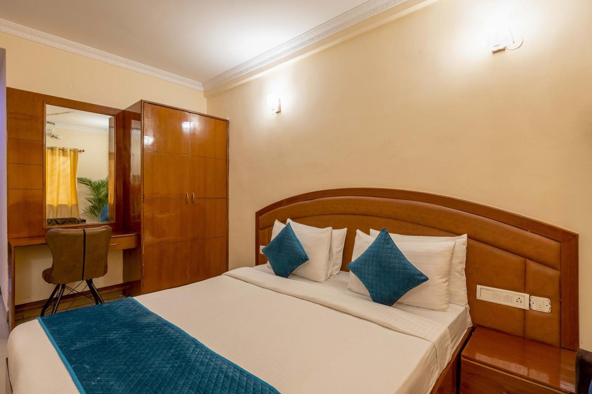 Love hotel Blue Bliss By Pph Living Infantry Road Bangalore
