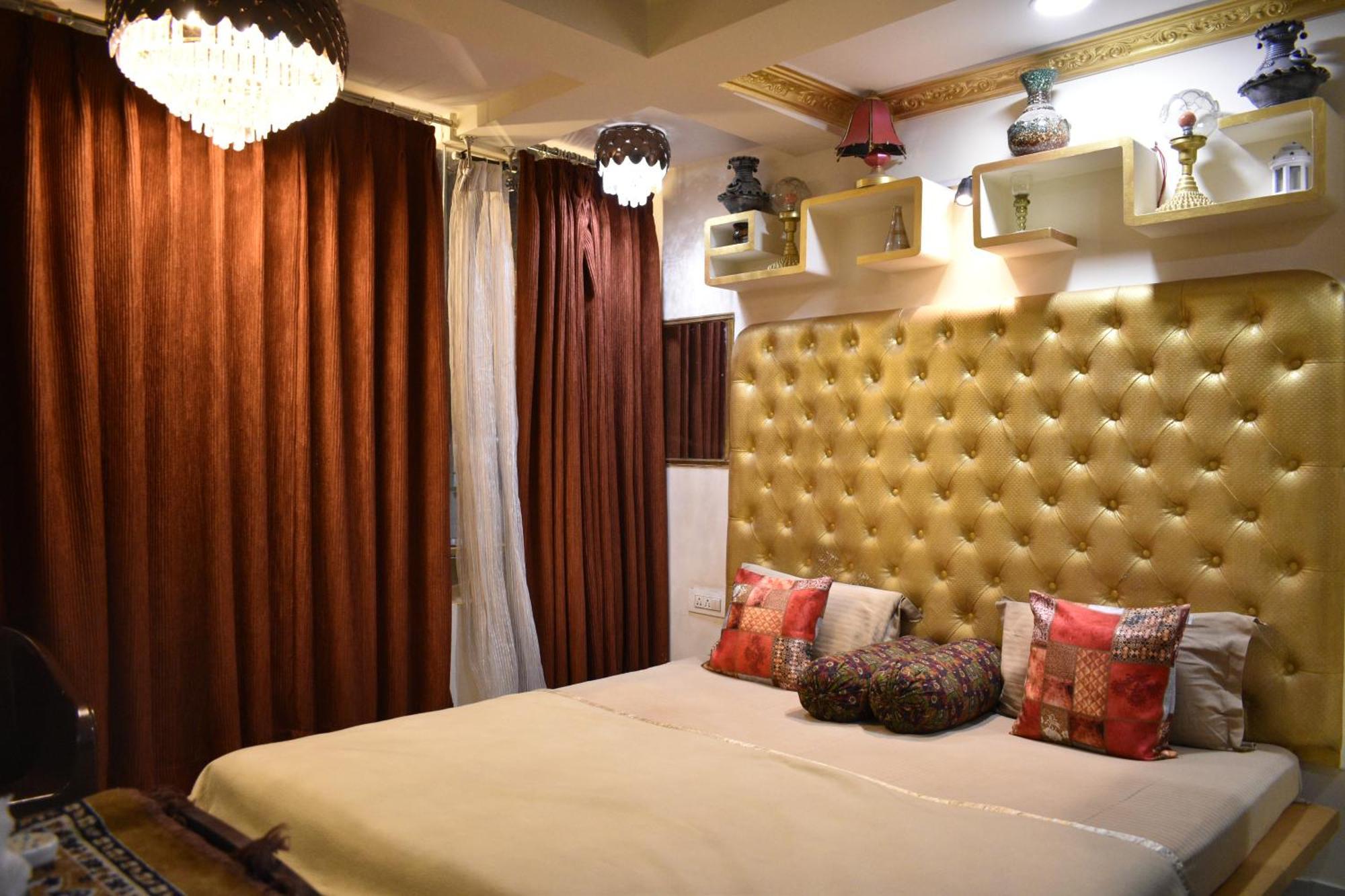 Ya & Hotel *