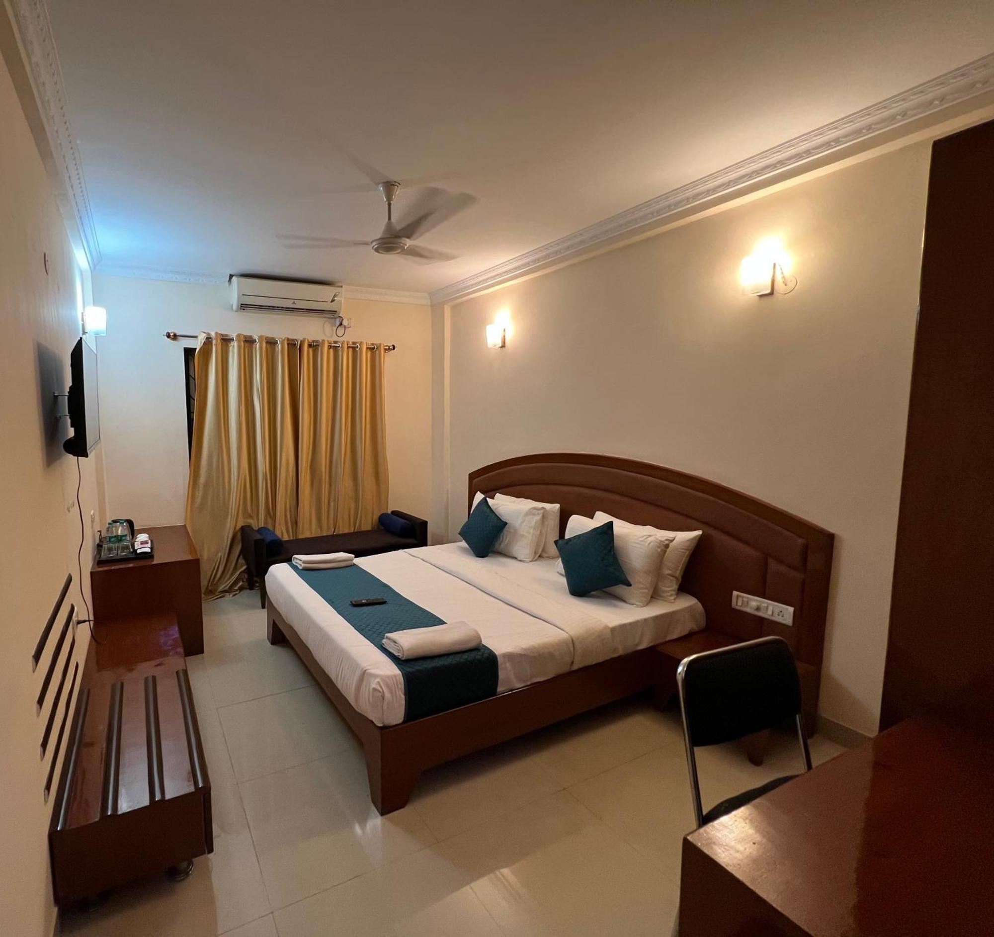 Love hotel Blue Bliss By Pph Living Infantry Road Bangalore