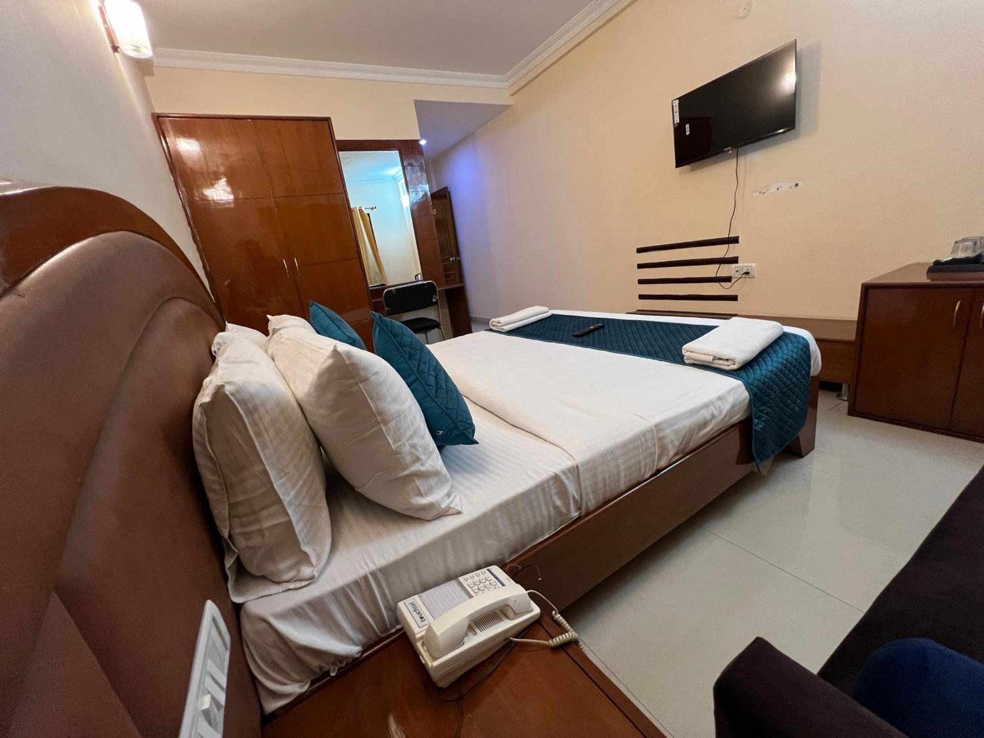 Blue Bliss By Pph Living Infantry Road Love hotel Bangalore