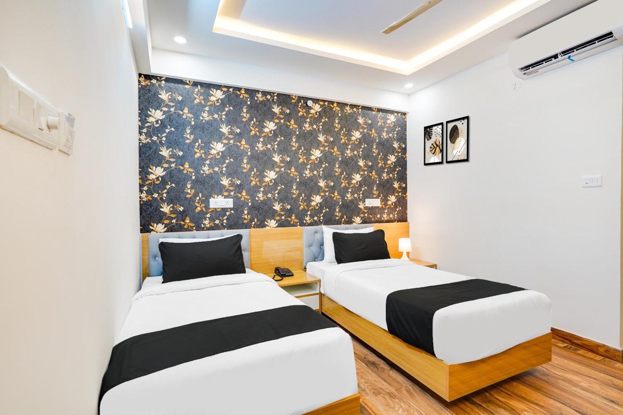 Townhouse Redmoon Hotel