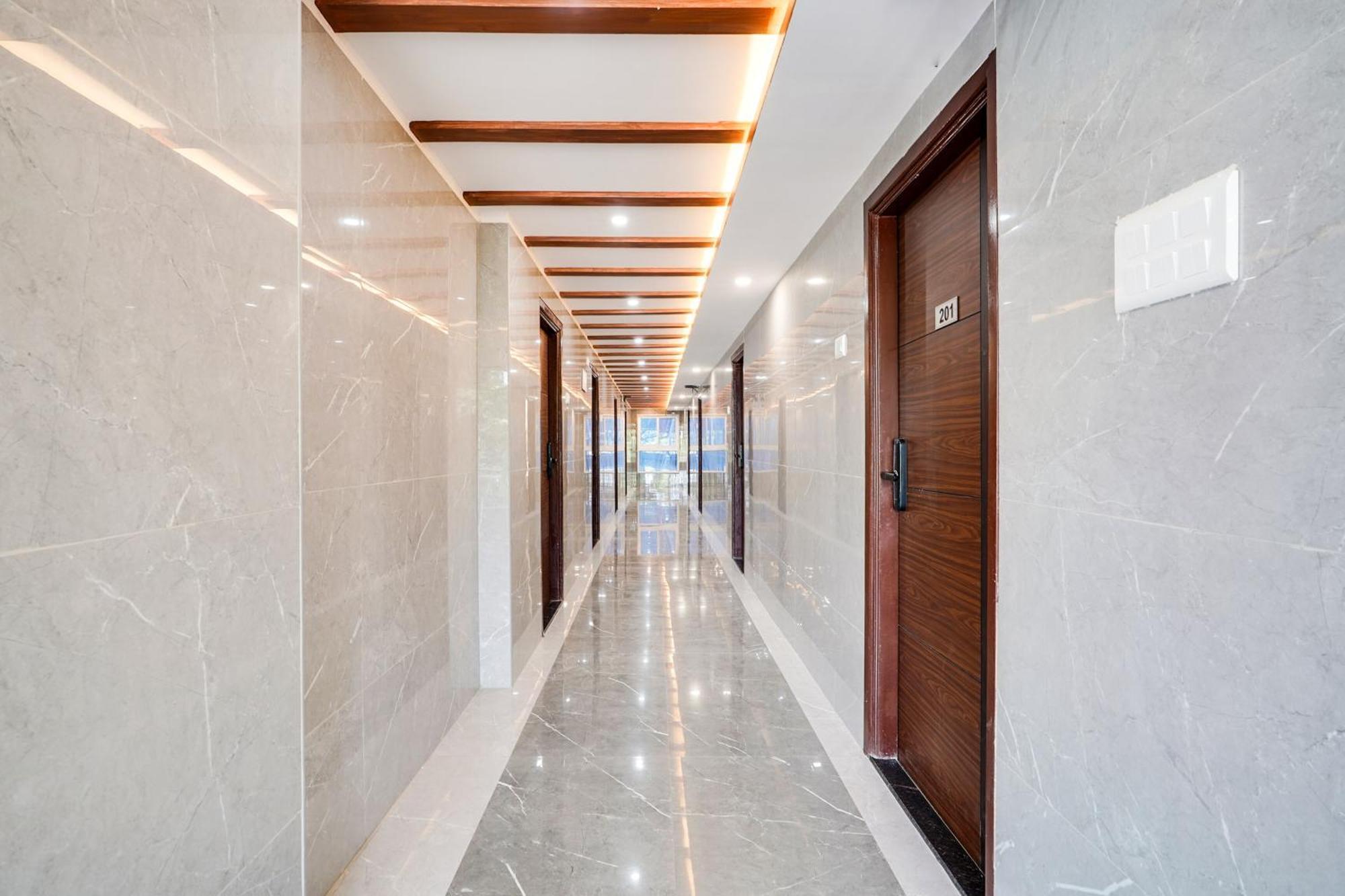 Townhouse Redmoon Hotel Bangalore