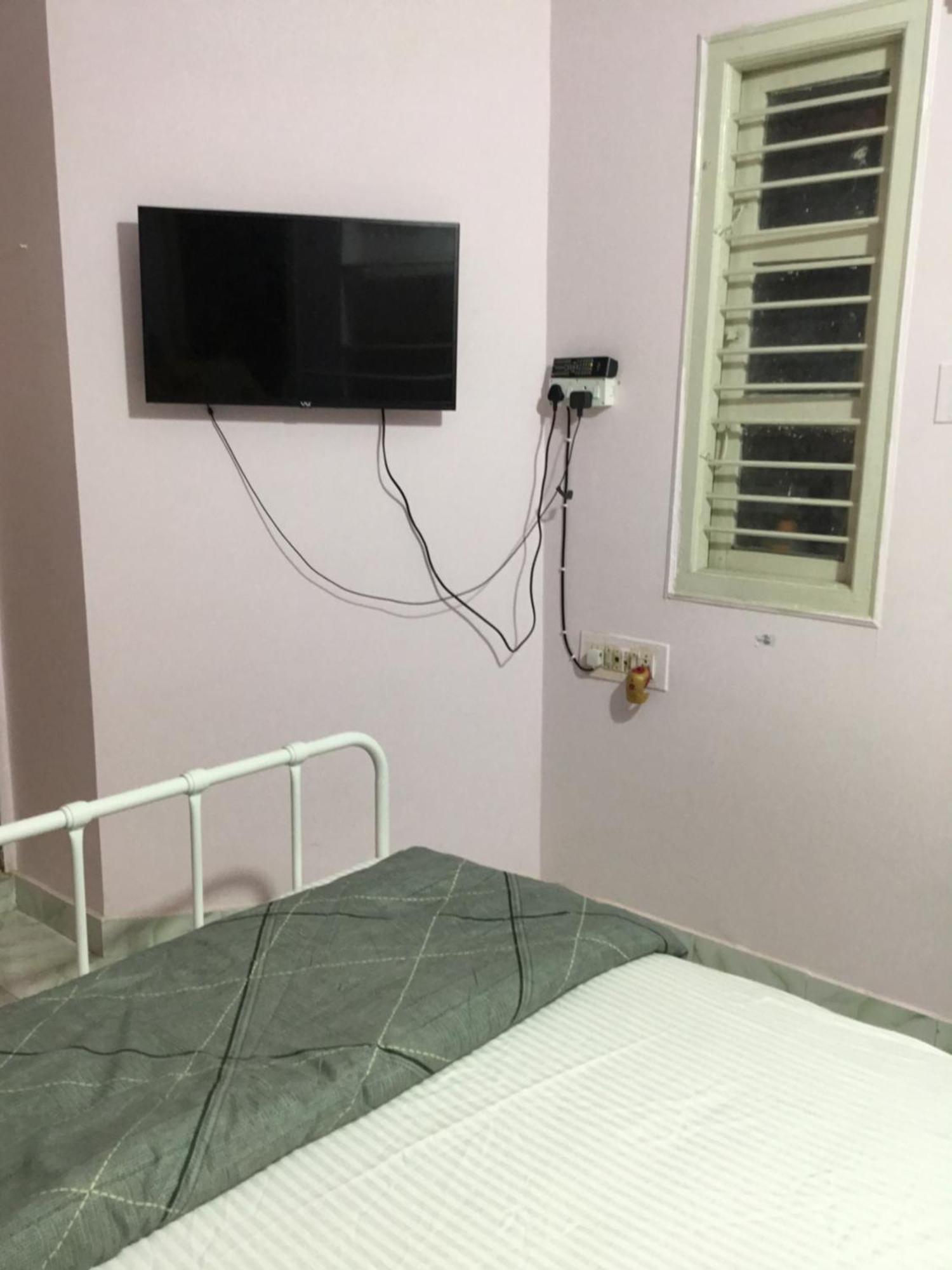 Homestay Parimala Residency 2nd Floor Room1 *