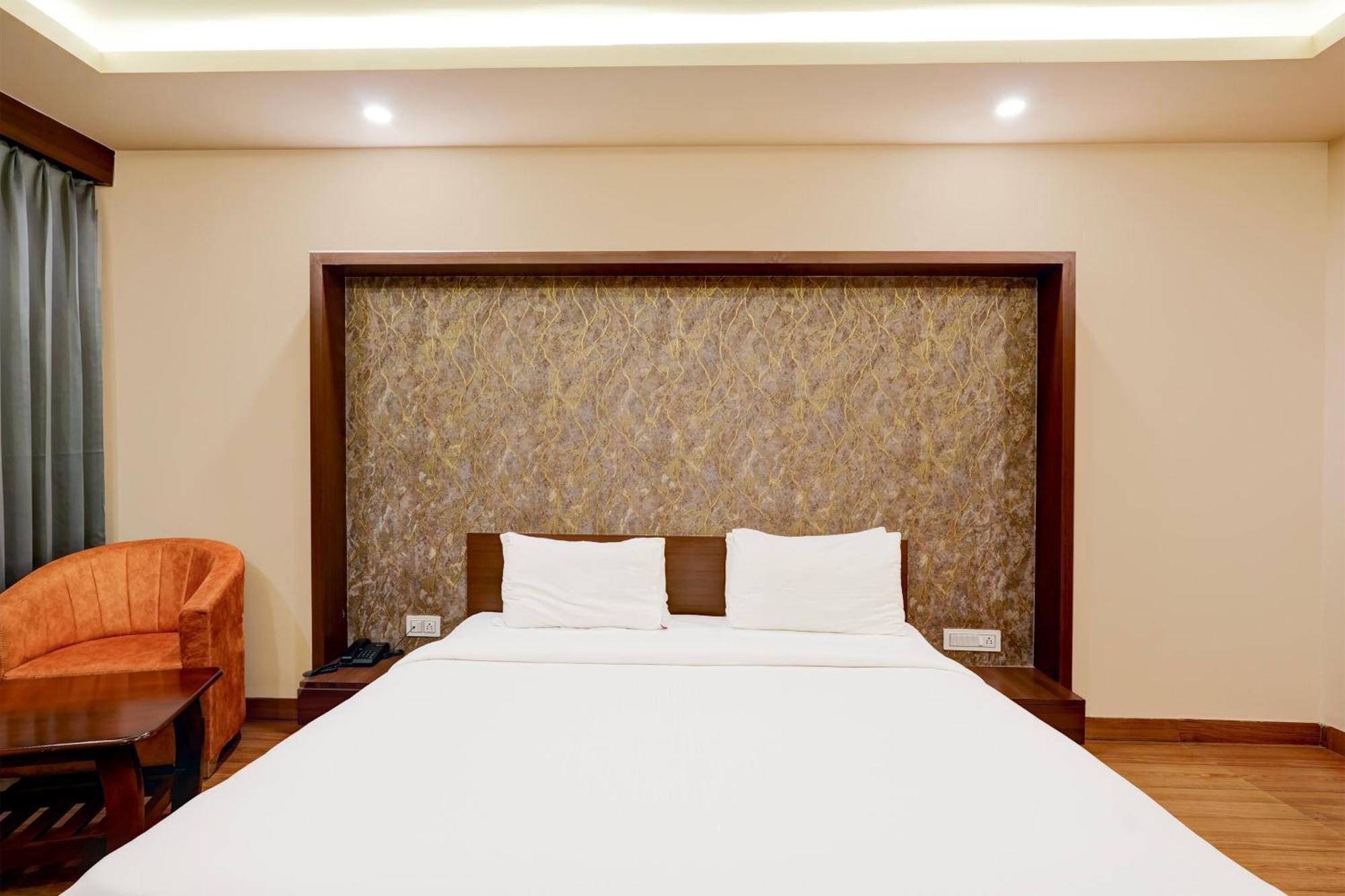 Super Townhouse Oak Mahadevapura Opposite Phoenix Mall Formerly Grand Wilton 4*