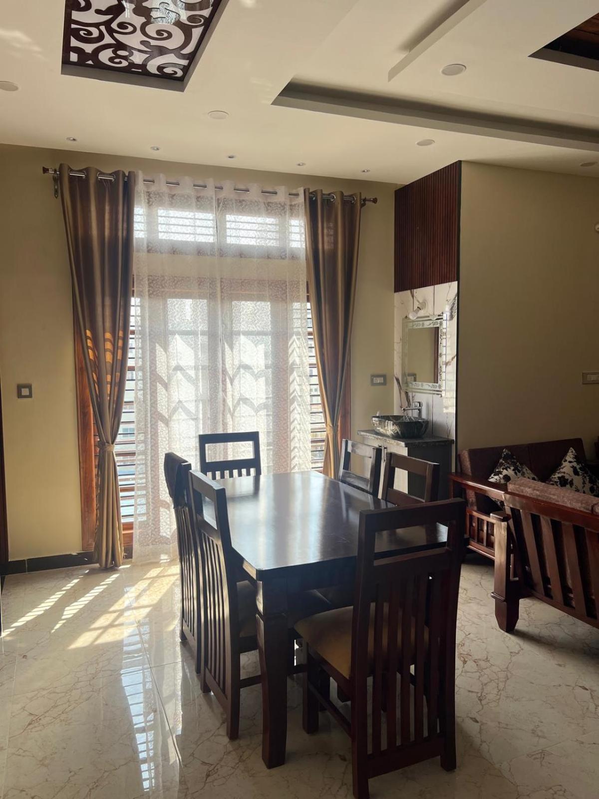 Apartment Western Royal Homes *