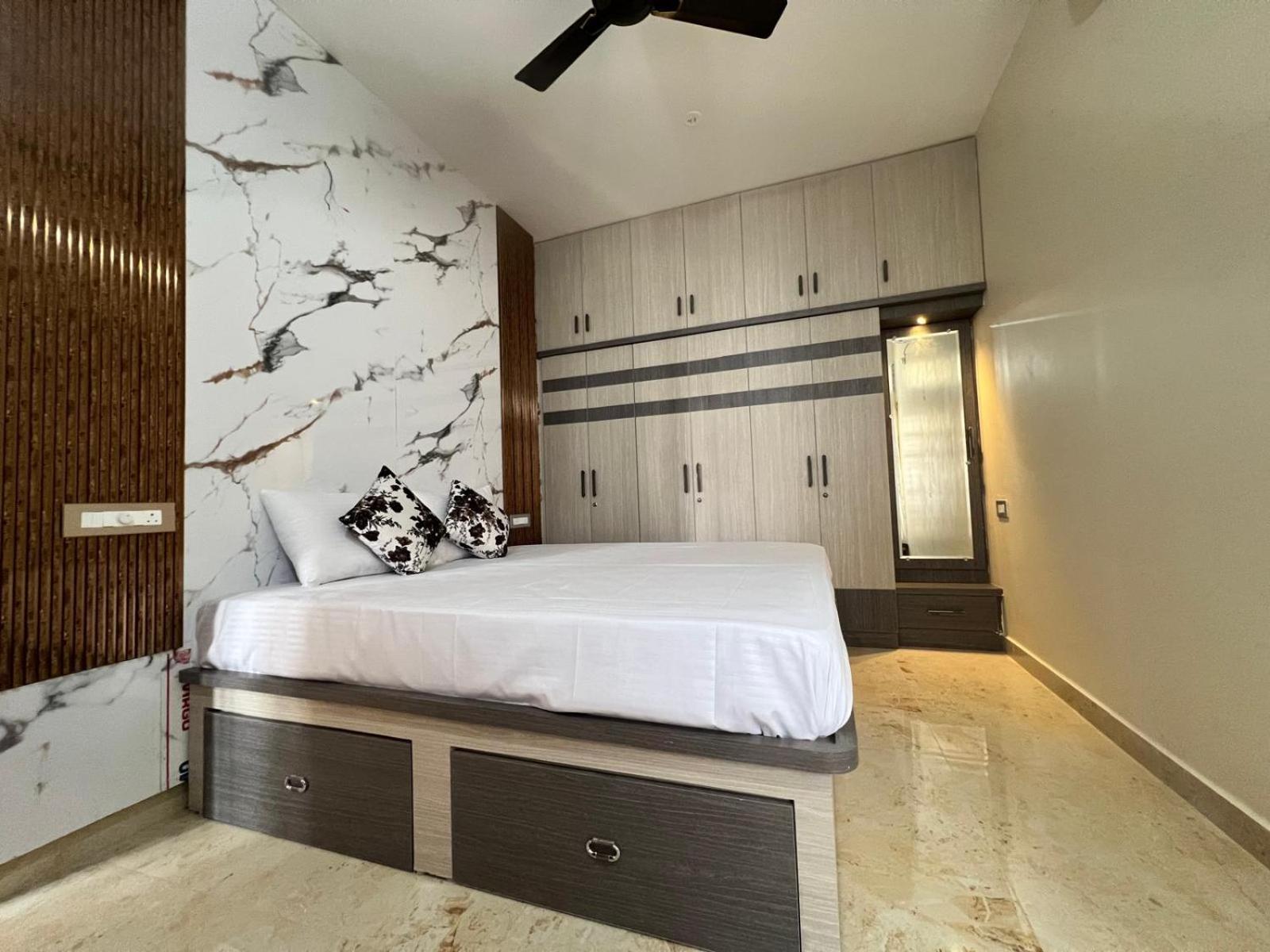 Western Royal Homes Apartment *