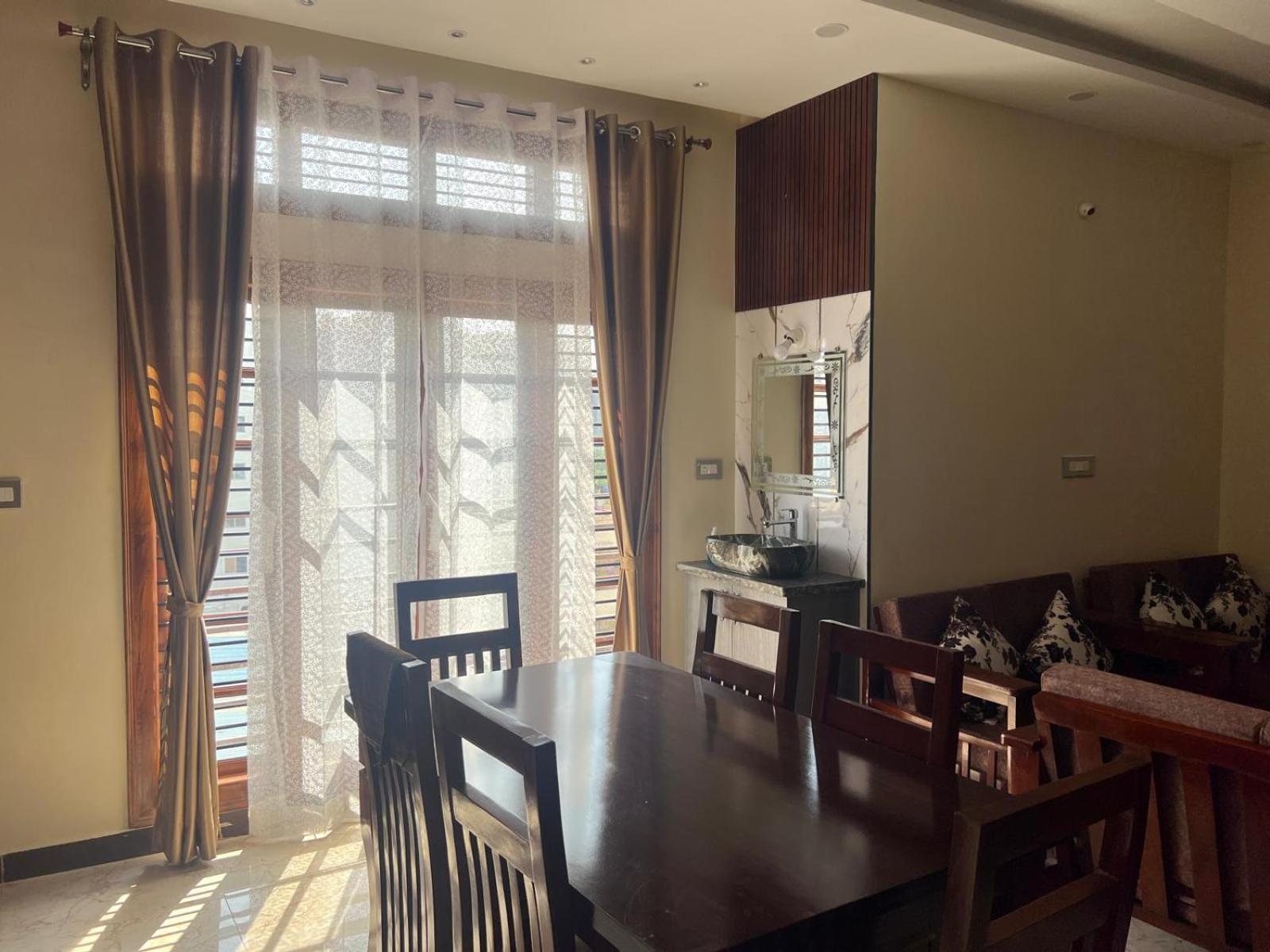Apartment Western Royal Homes *