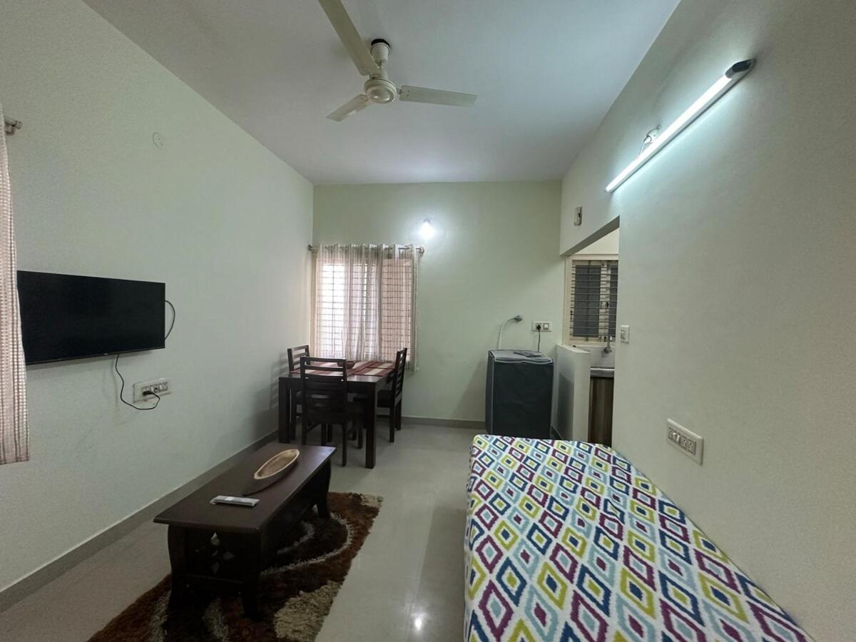 1,5bhk Near Iimb On 1st Floor *