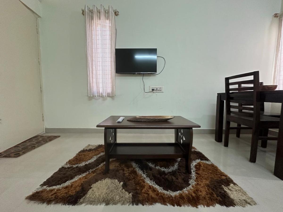 1,5bhk Near Iimb On 1st Floor