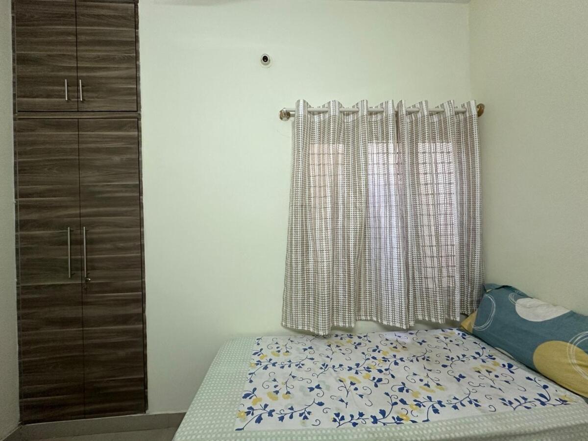 Apartment 1,5bhk Near Iimb On 1st Floor *