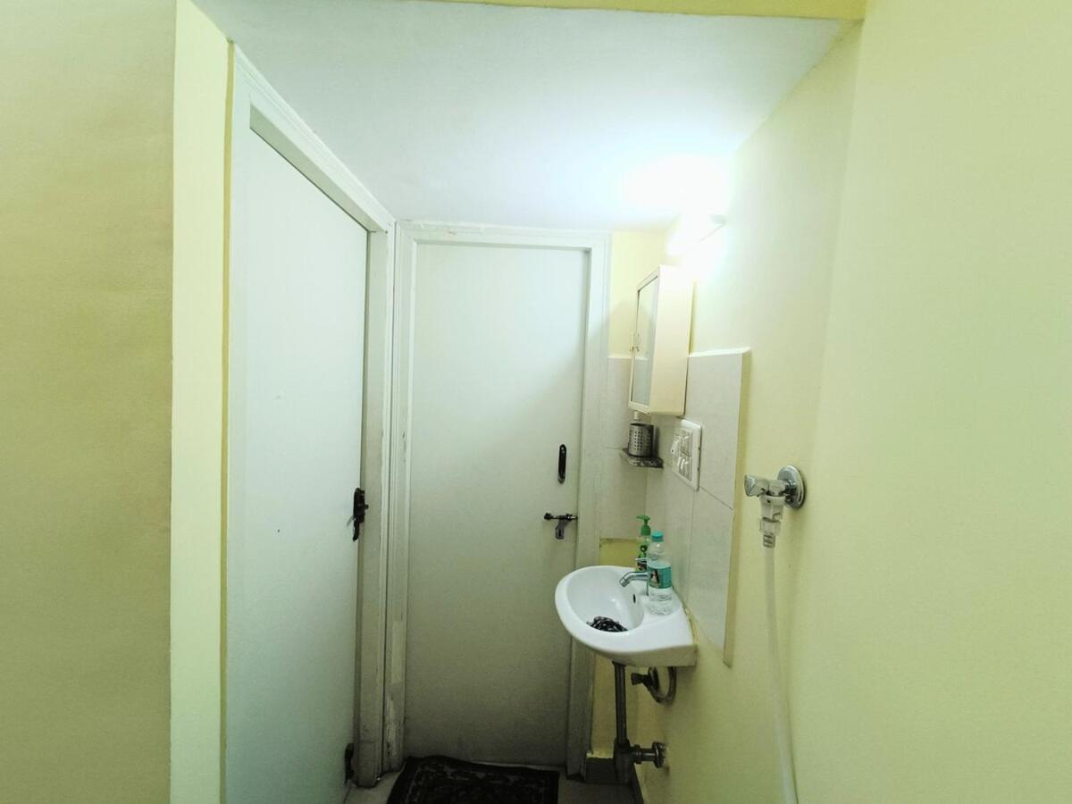 1bhk Near Iimb On Gf