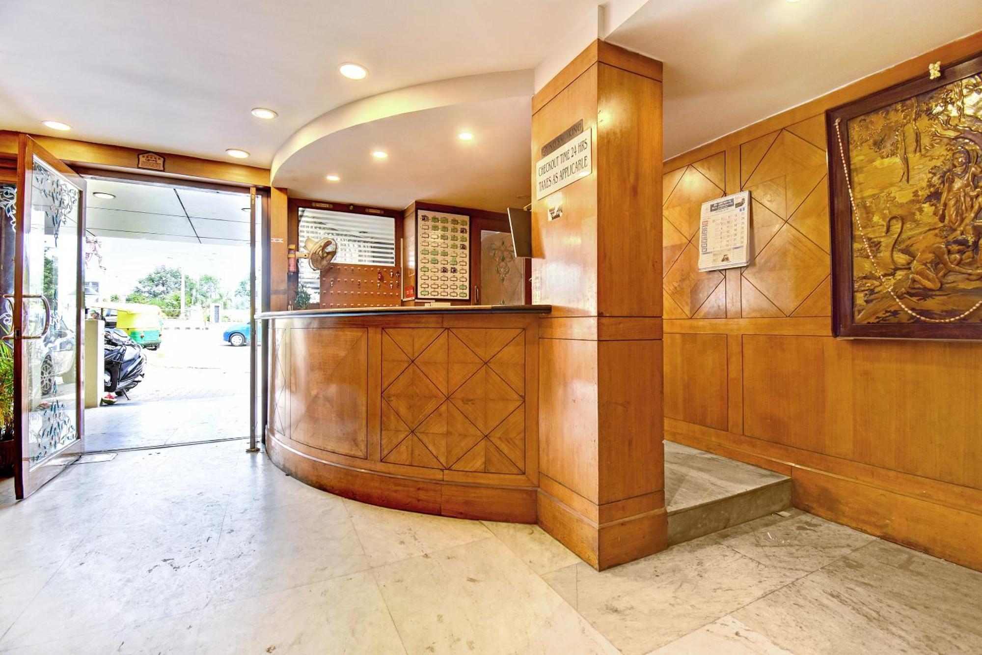 O Sri Sai Comforts Hotel