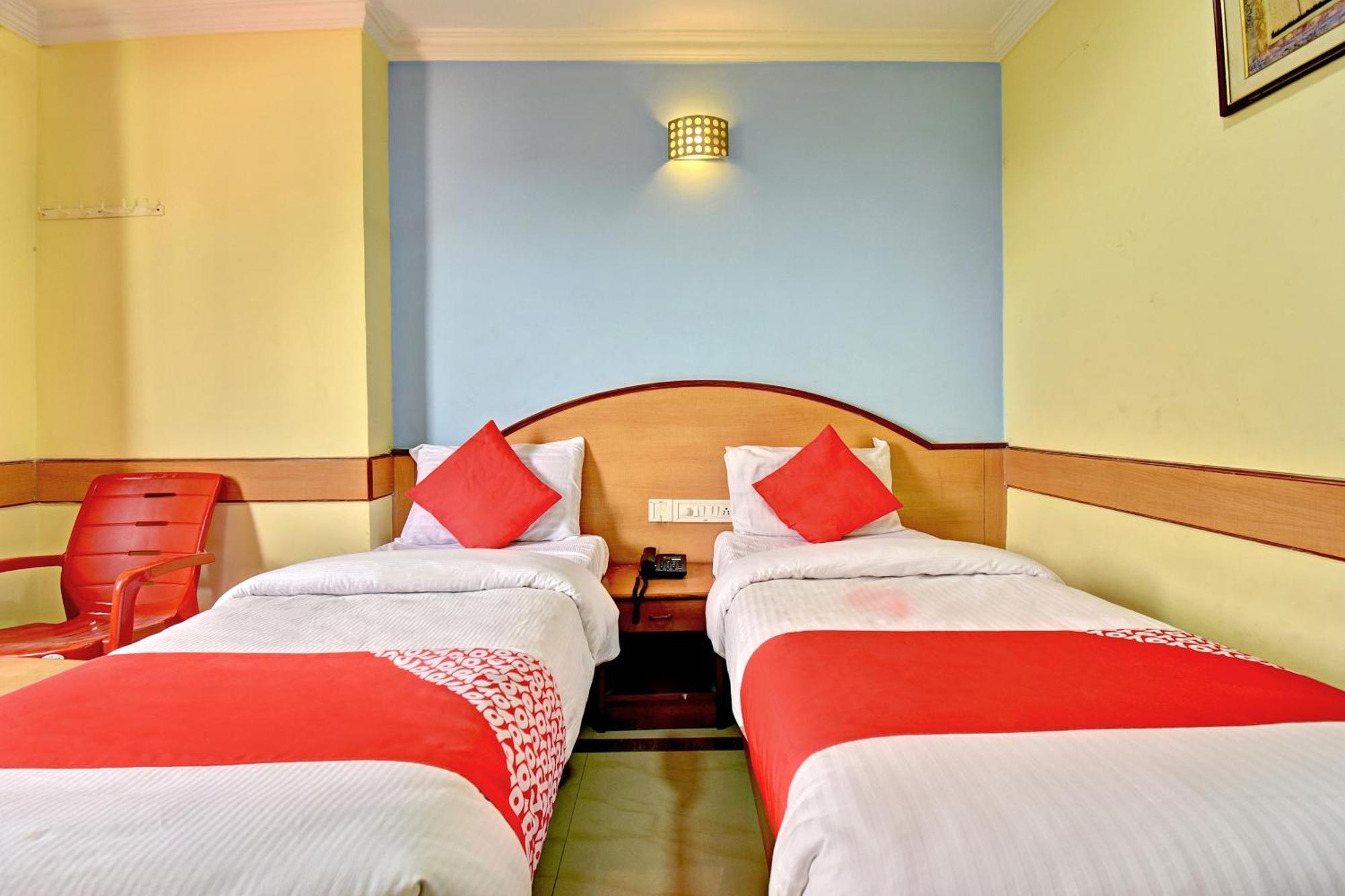 O Sri Sai Comforts Hotel 4*