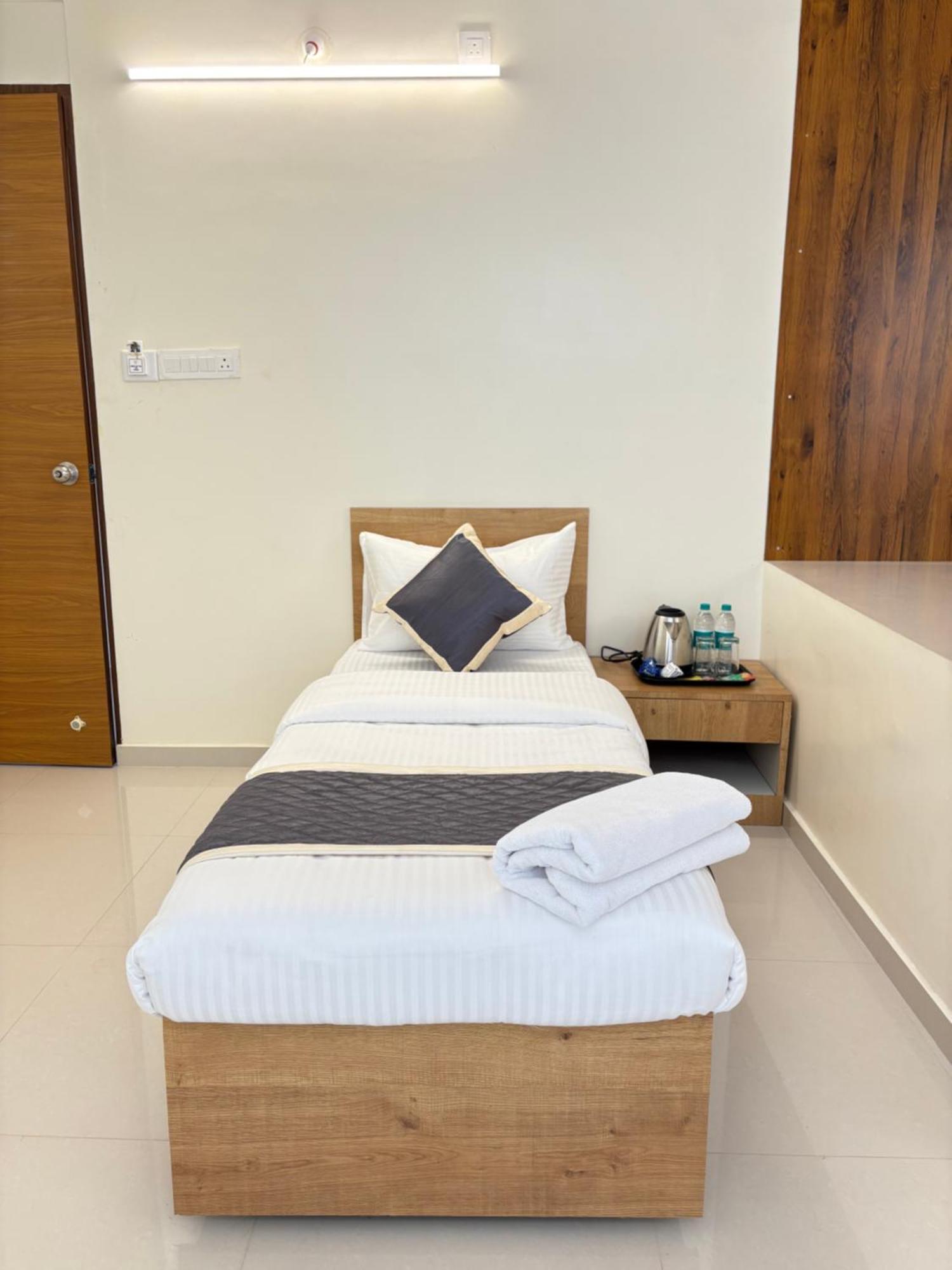 Hotel Sai Grand Near Airport *