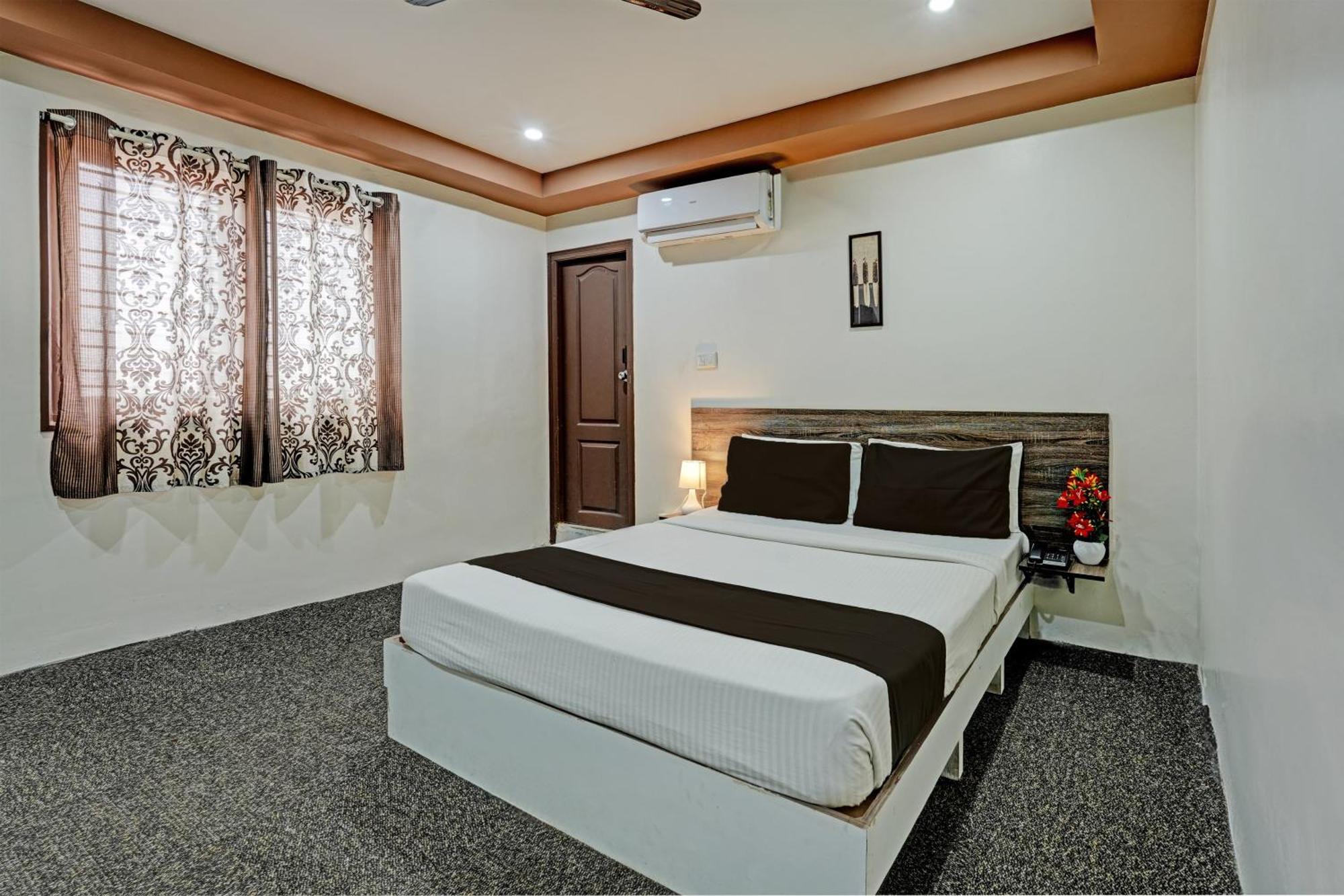 O Sri Sai Sevalal Comfort's Hotel 4*