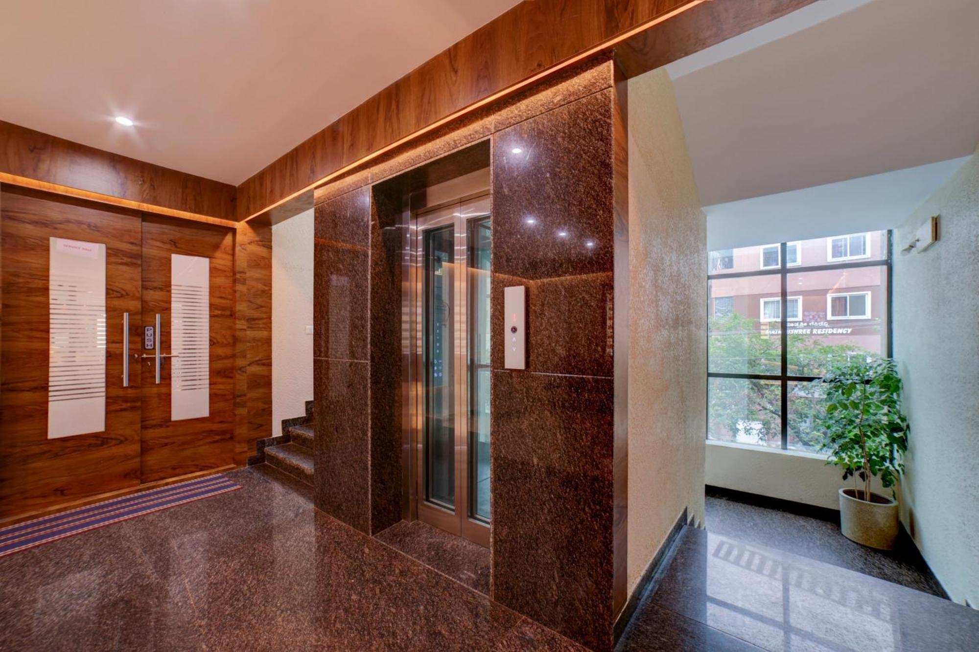Townhouse Oak Ess Jay Hotel