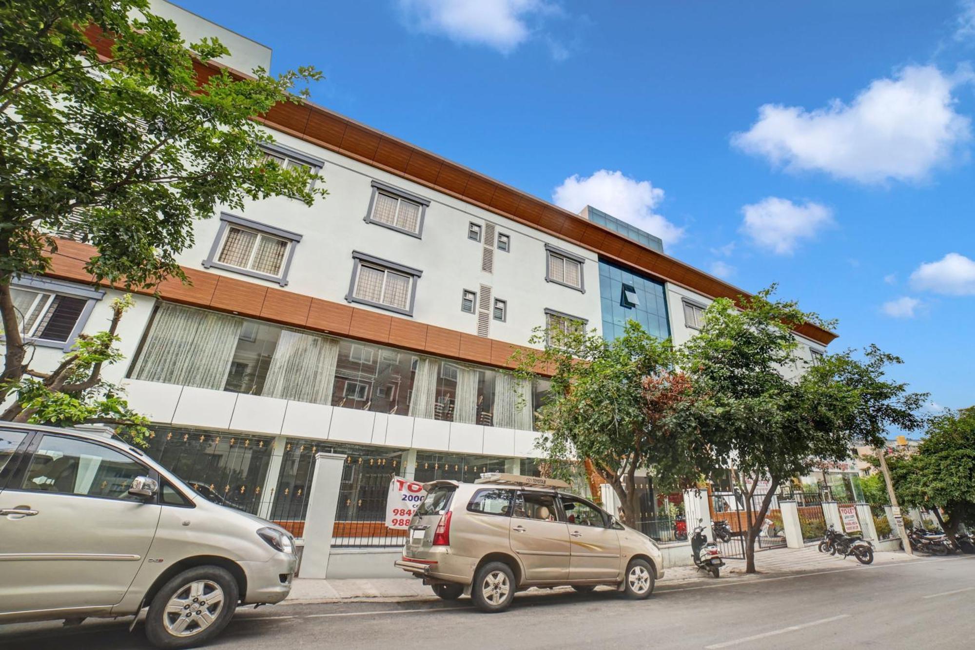 Townhouse Oak Ess Jay Hotel