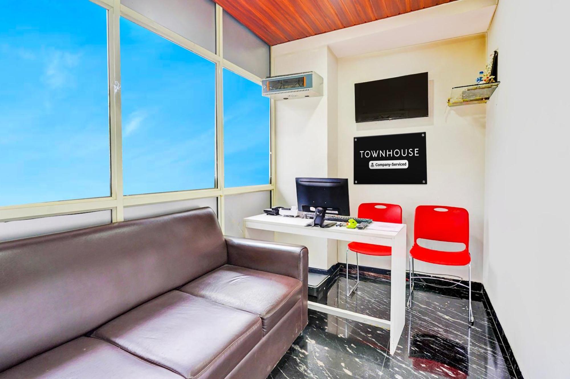 Super Townhouse Muthurayya Swamy Layout Hotel Bangalore