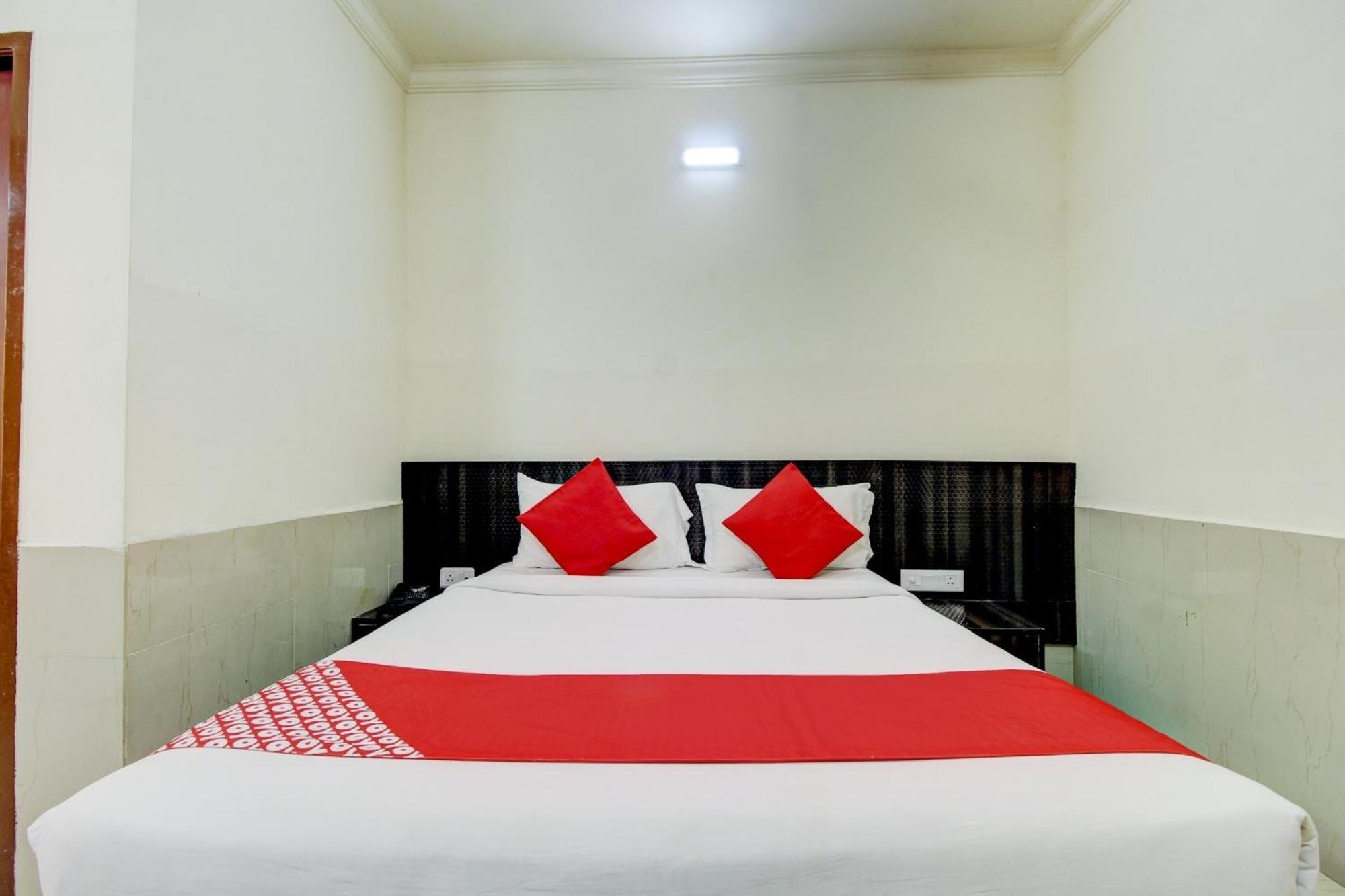 Hotel O Nar Comforts Near Ksr Railway Station Bangalore