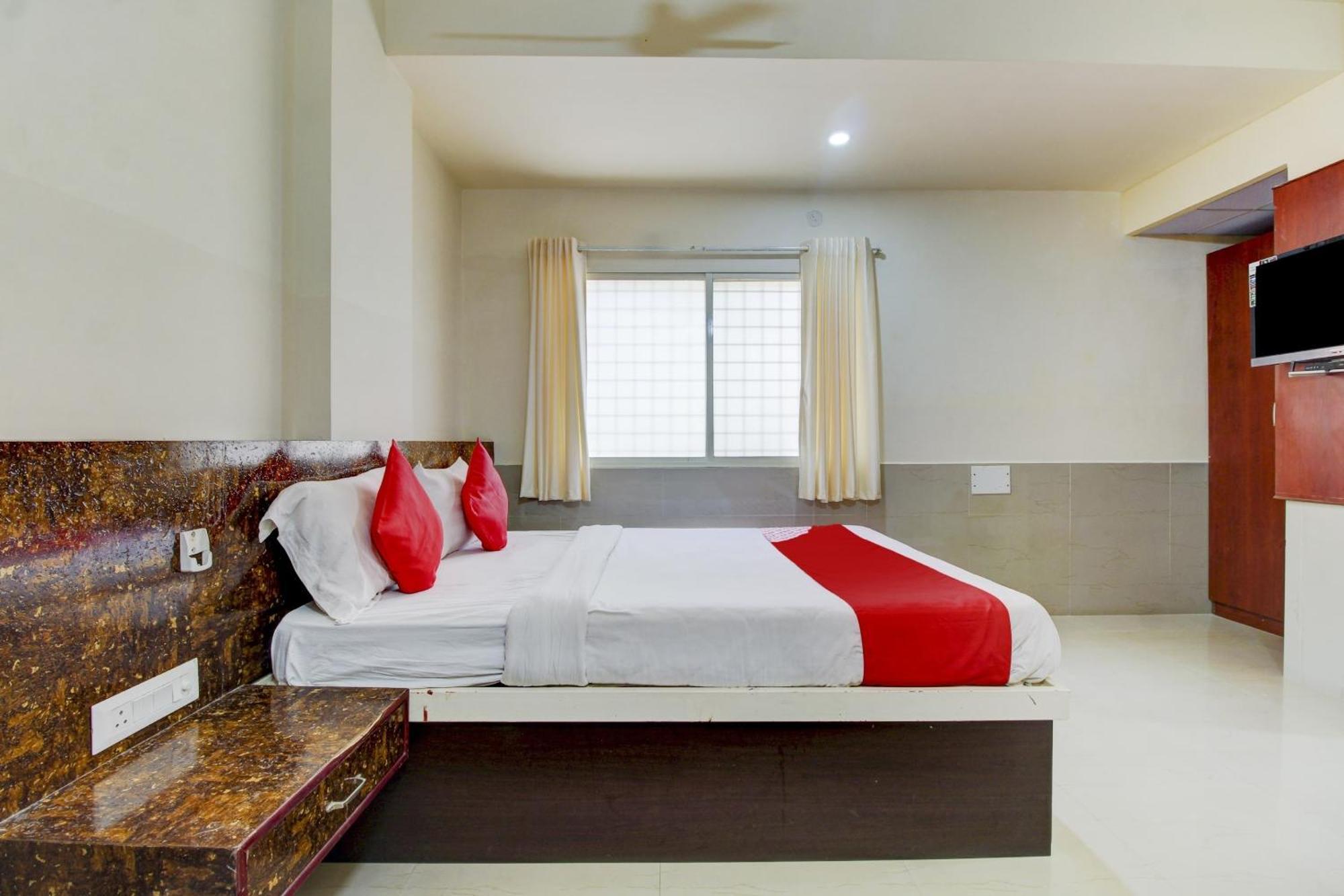 O Nar Comforts Near Ksr Railway Station Hotel 4*