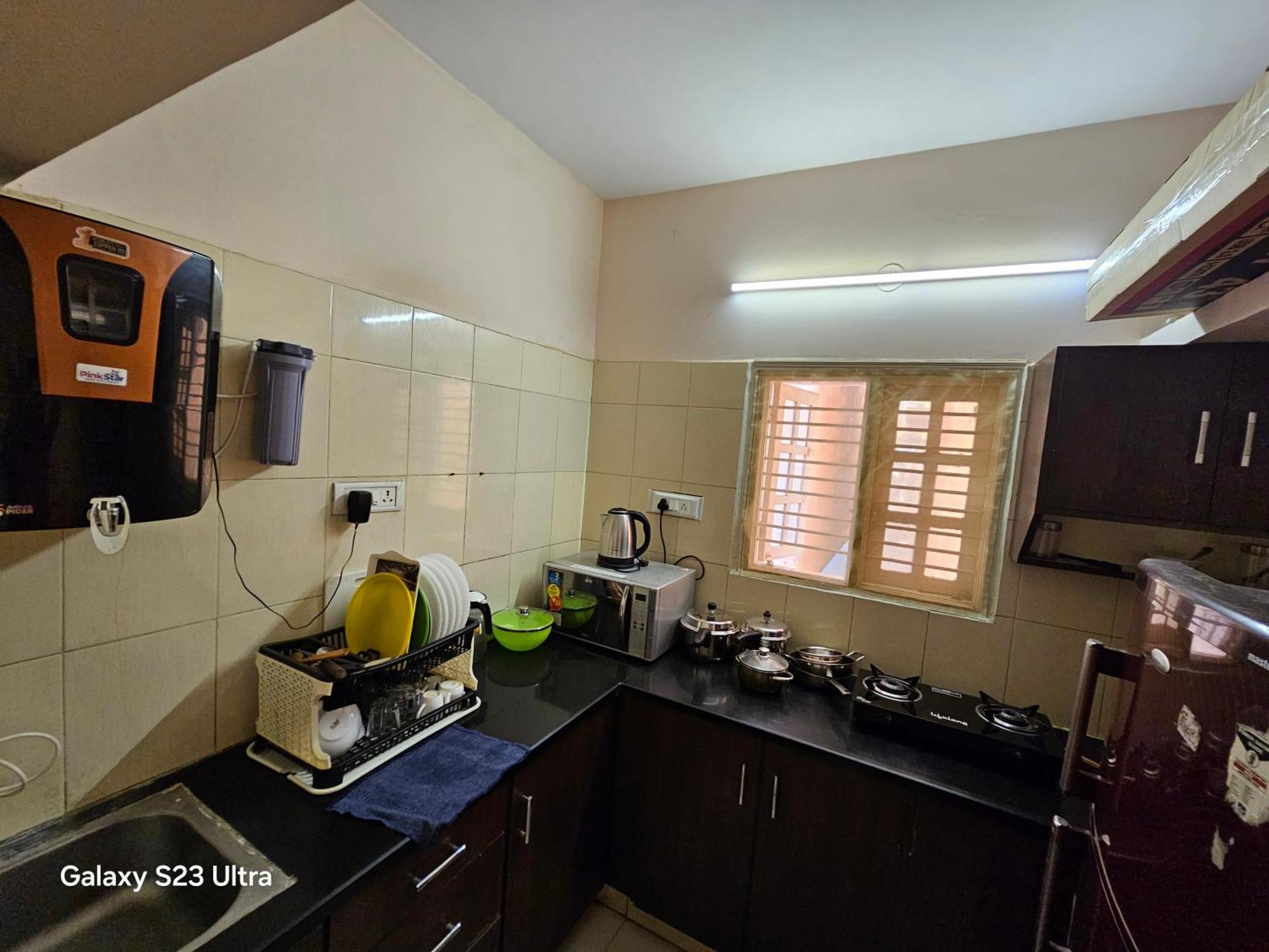 Art House- Ac Luxury Service Apartment