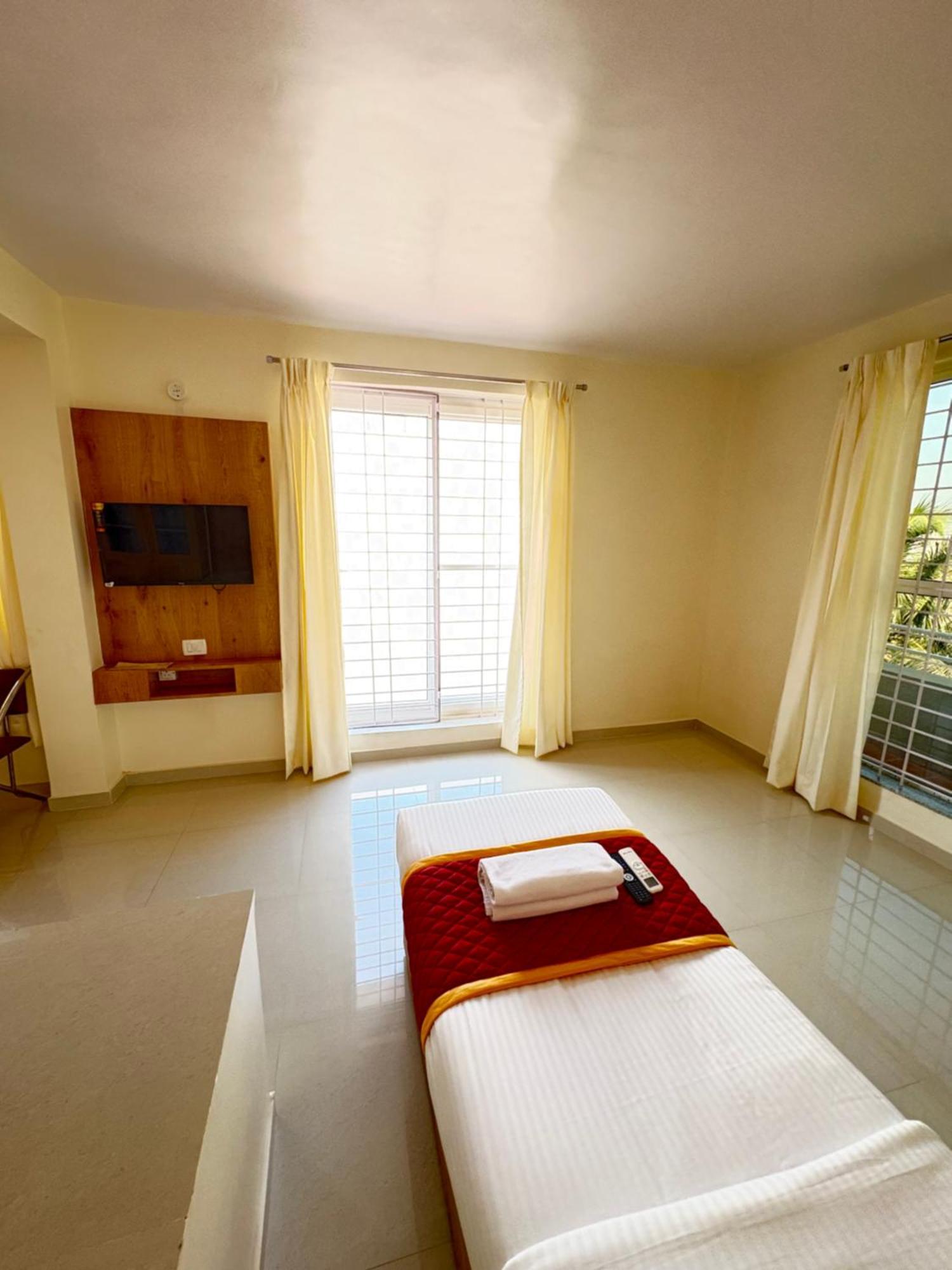 Hotel Sai Grand Near Airport
