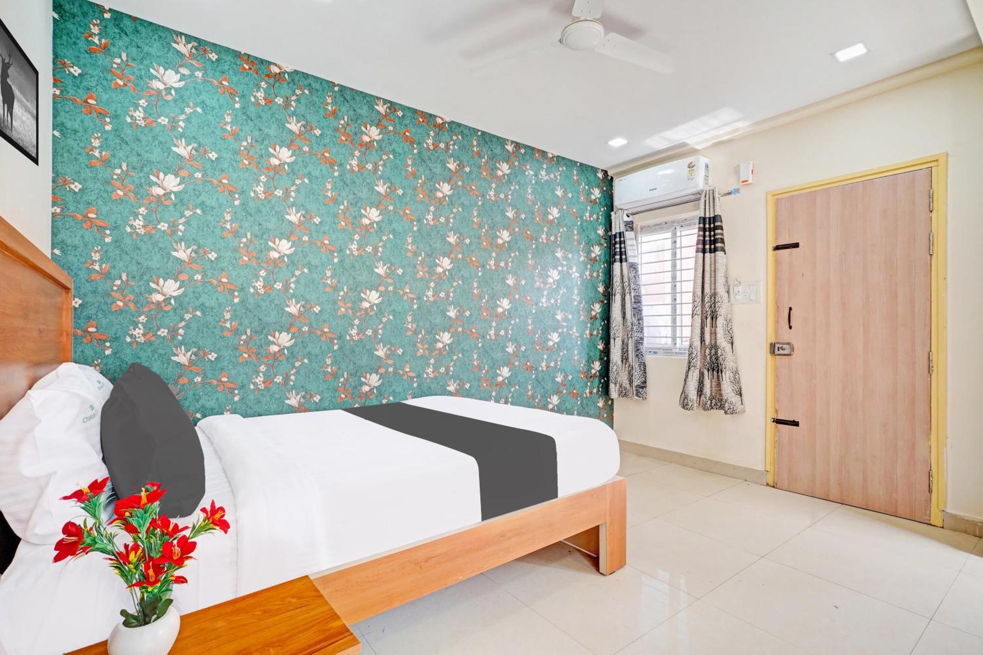 O Chalukya Comfort Hotel
