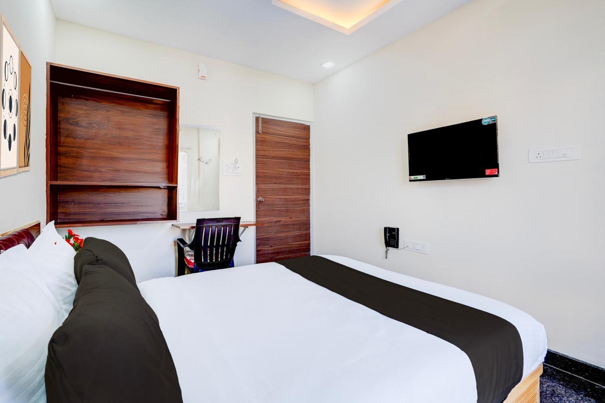 Hotel Super Collection O K R Puram Near Siddhivinayaka Temple *