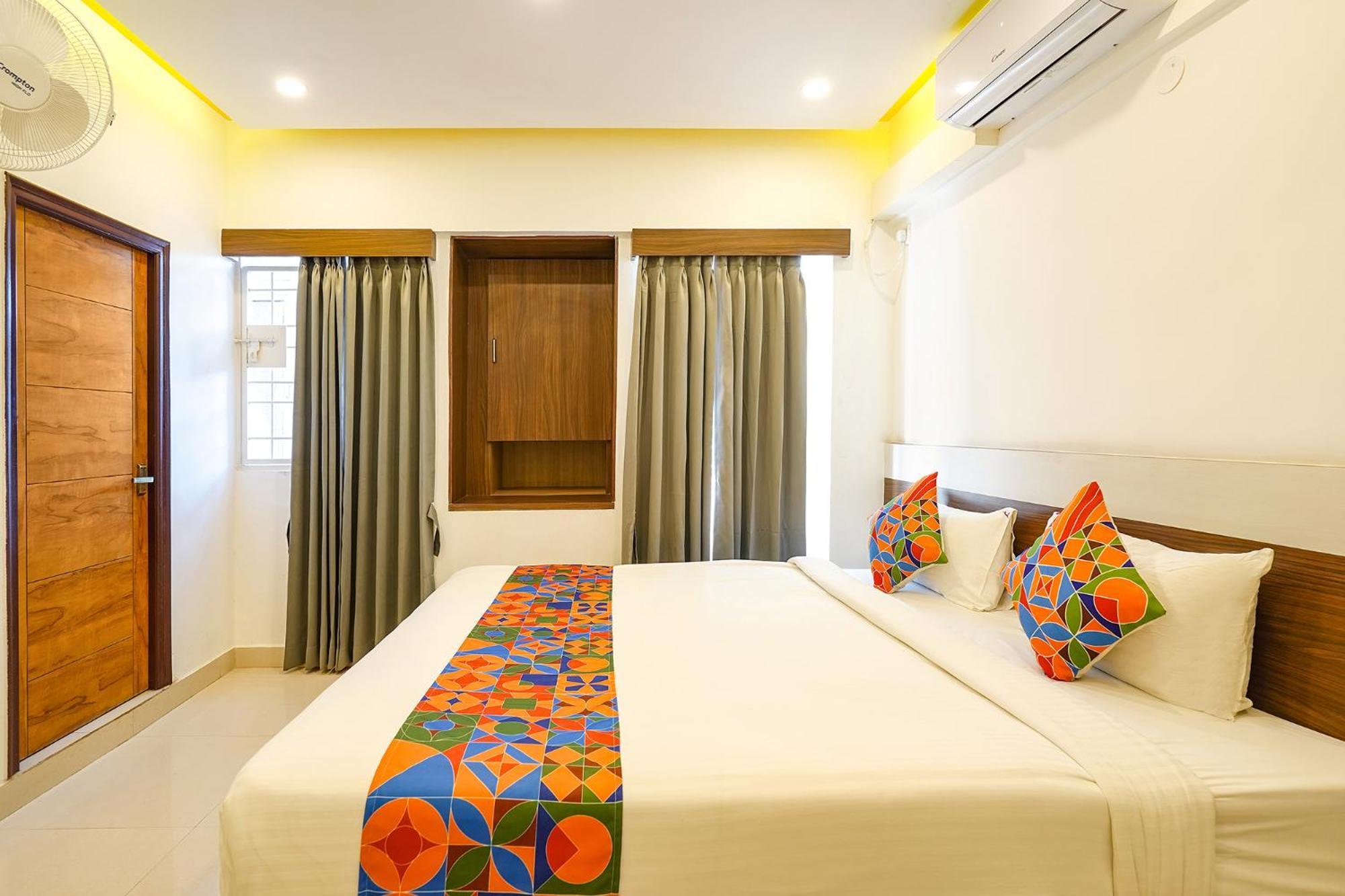 Fabexpress Royal N Comforts - Nr Shivoham Shiva Temple 2* Bangalore
