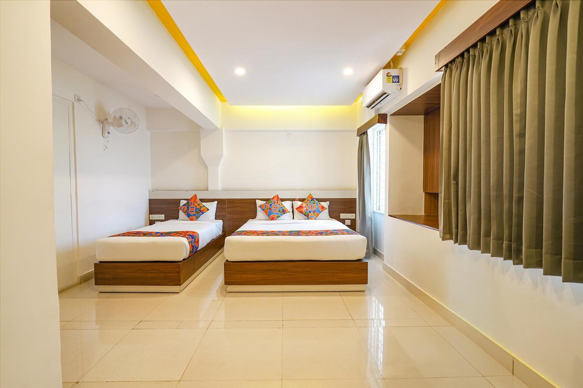 Hotel Fabexpress Royal N Comforts - Nr Shivoham Shiva Temple 2*