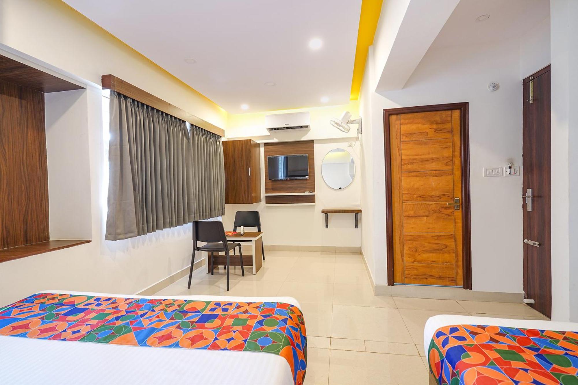 Fabexpress Royal N Comforts - Nr Shivoham Shiva Temple Hotel 2*