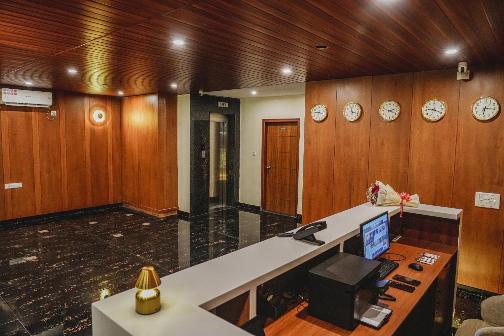 Hotel Merry Luxe Near Kempegowda International Airport