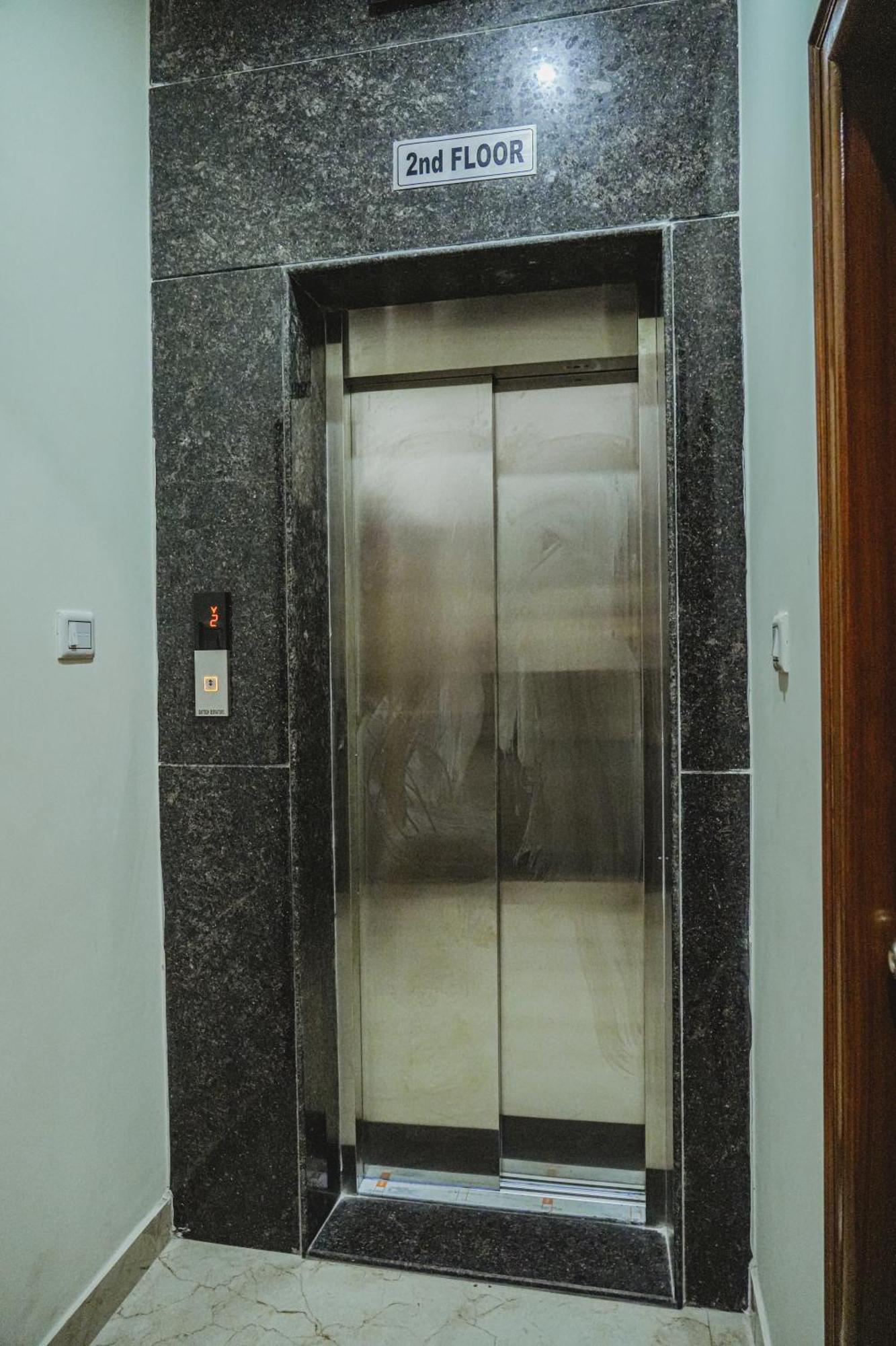 Merry Luxe Near Kempegowda International Airport Hotel Bangalore