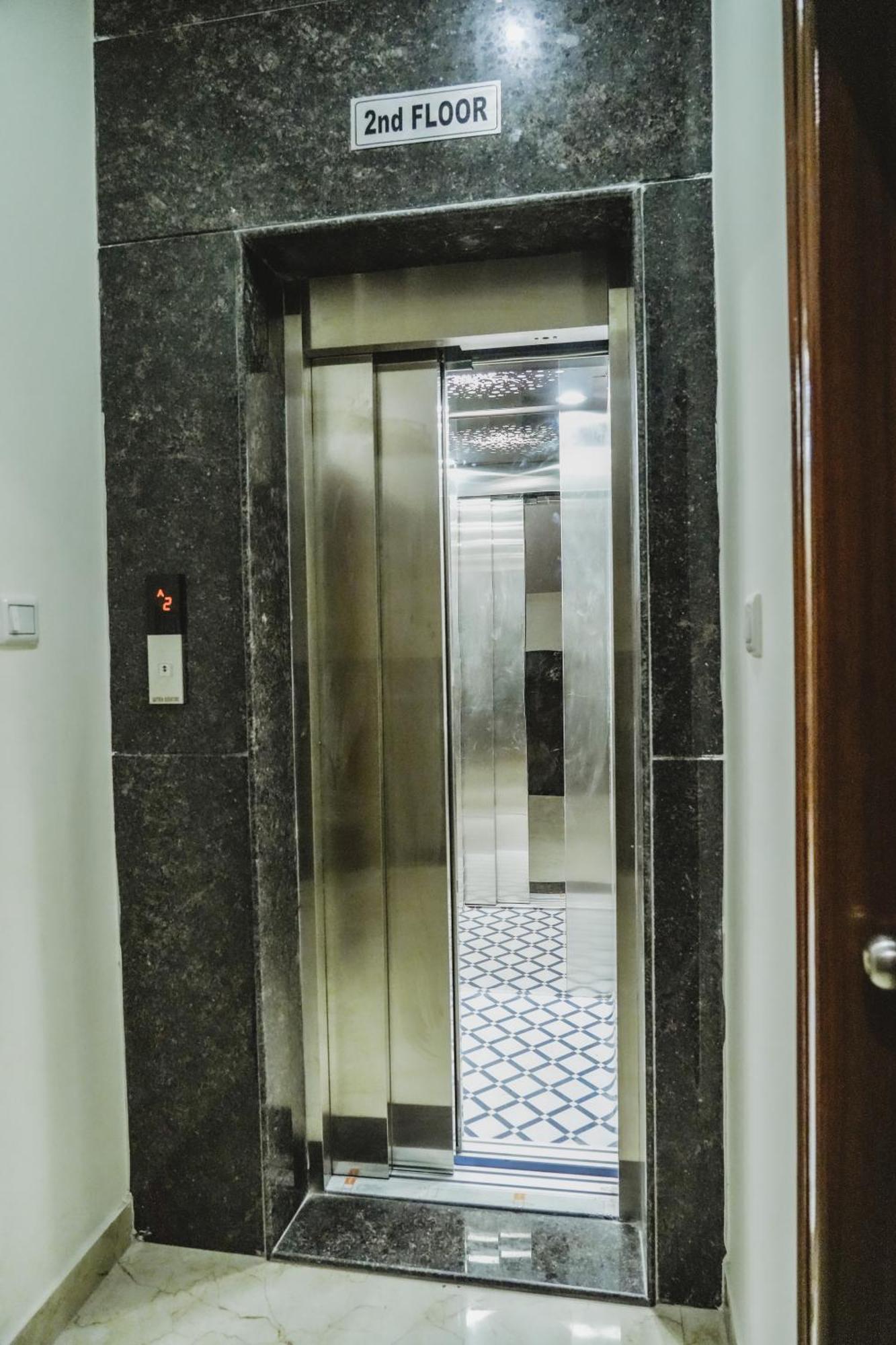 Merry Luxe Near Kempegowda International Airport Hotel