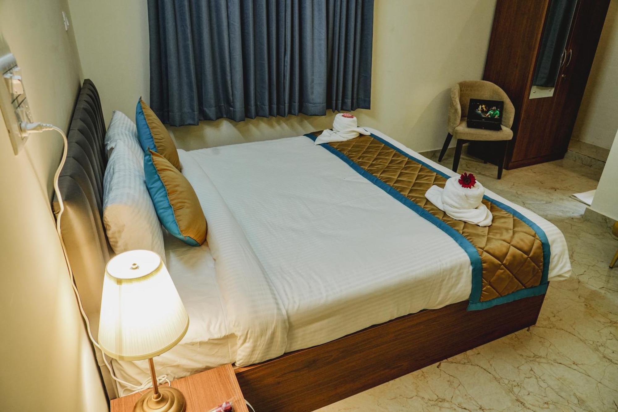 Merry Luxe Near Kempegowda International Airport Hotel Bangalore