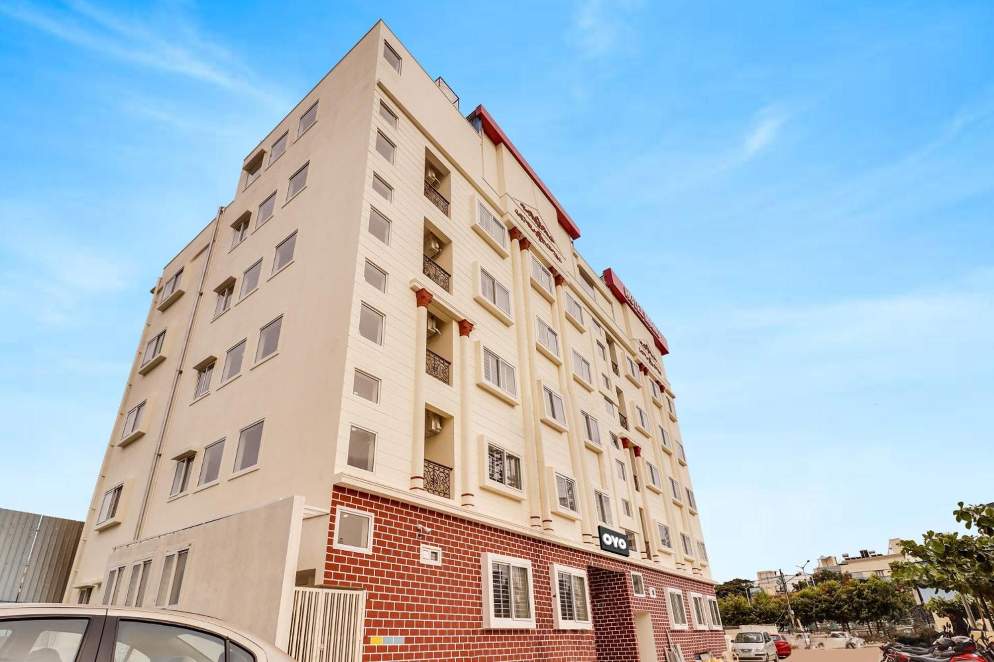 Hotel Super Collection O Manu