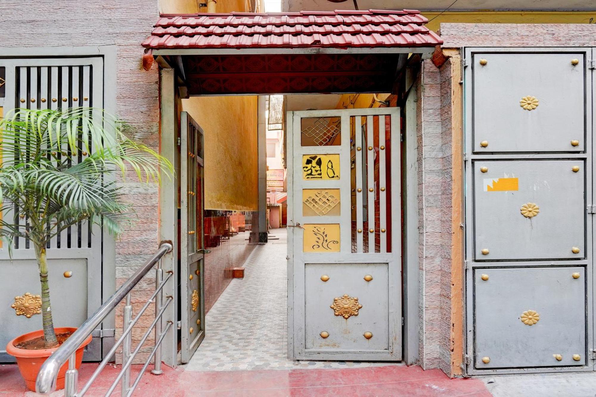 Hotel O Ramachandrapuram Formerly Known Nataraja Boarding & *
