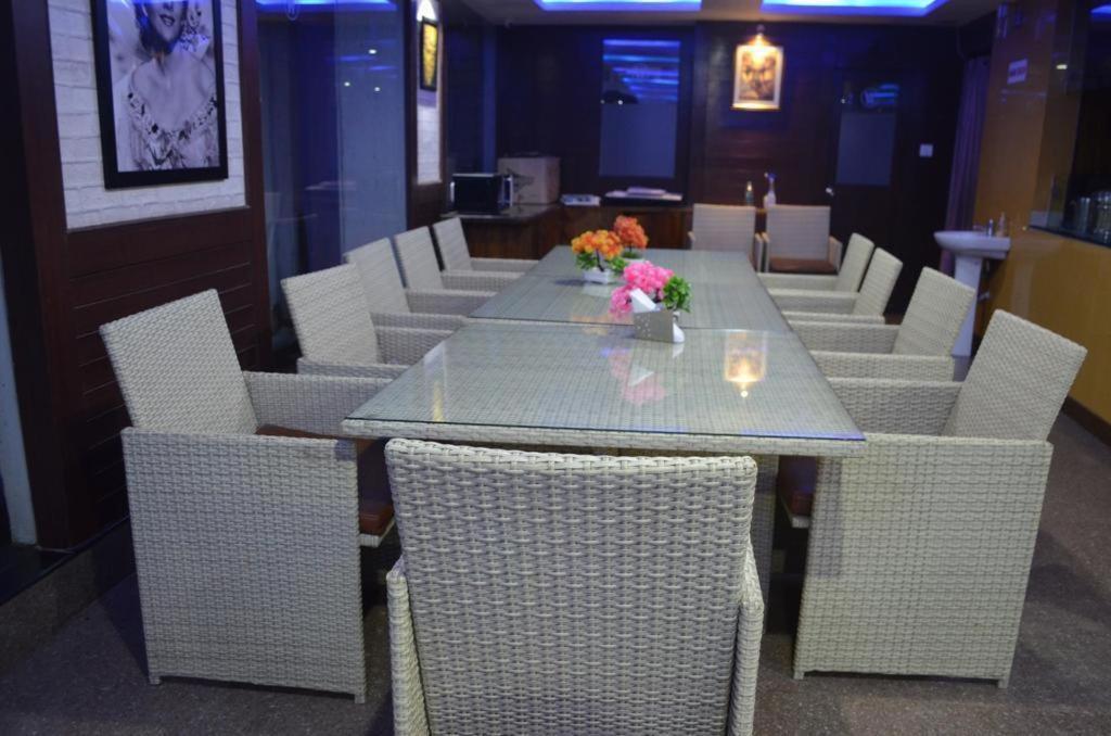 Inn White Bricks 3*
