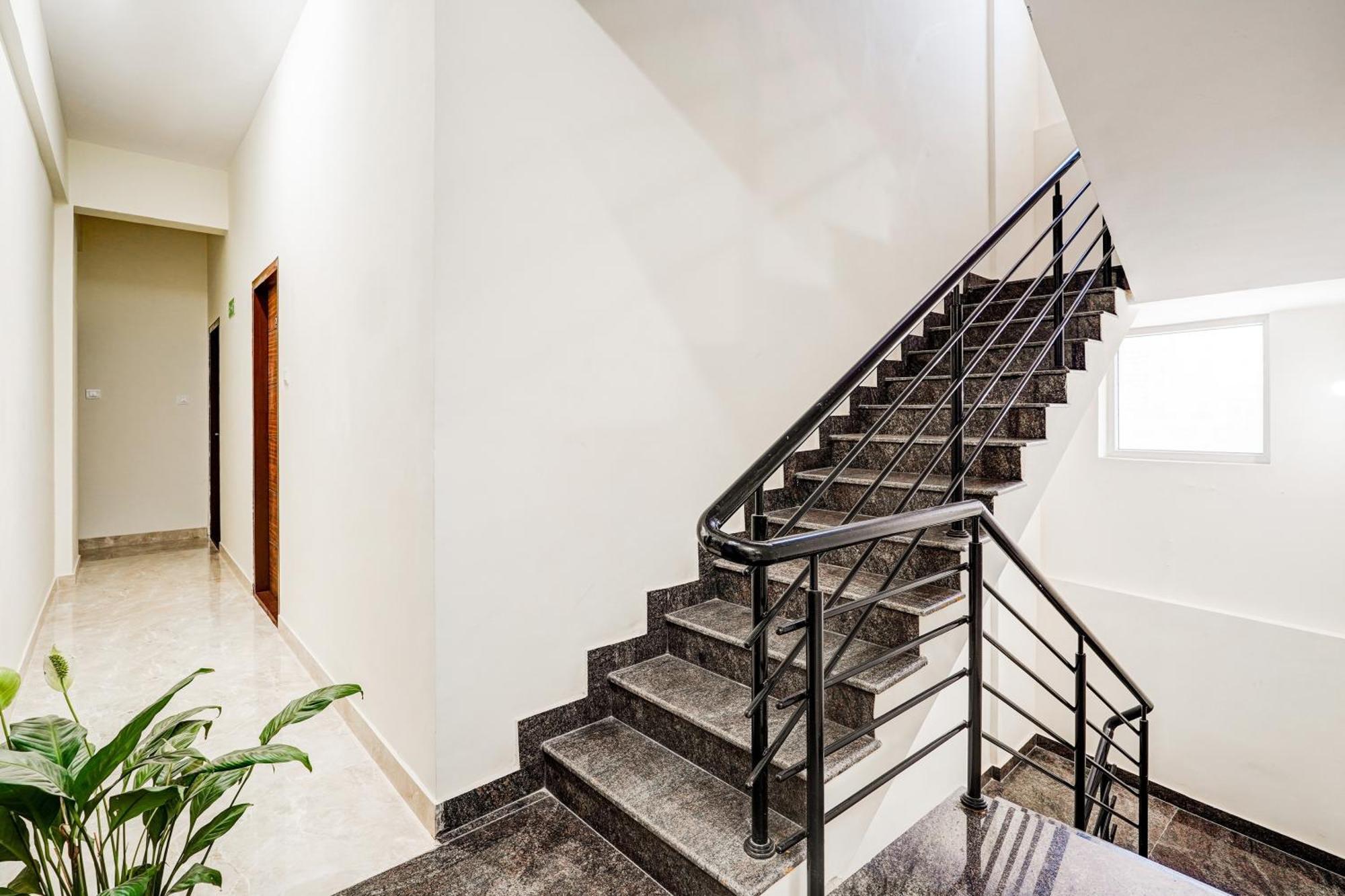 Hotel Super Townhouse Hennur Prakruthi Layout Bangalore