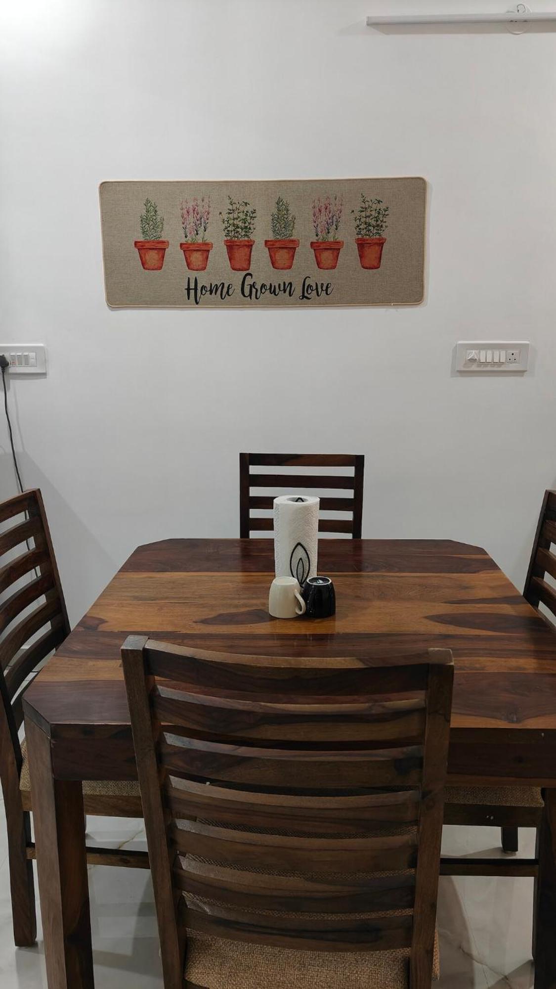 Canvas & Comfort 1bhk In E-city Apartment *