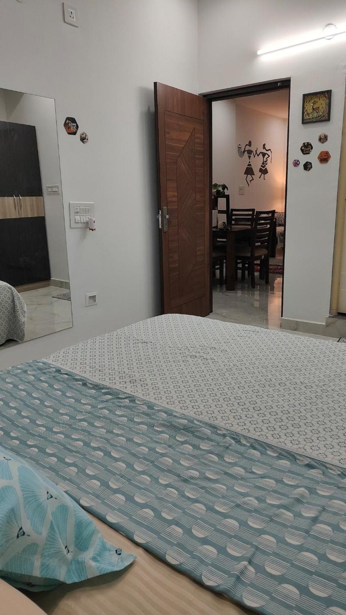 Apartment Canvas & Comfort 1bhk In E-city *